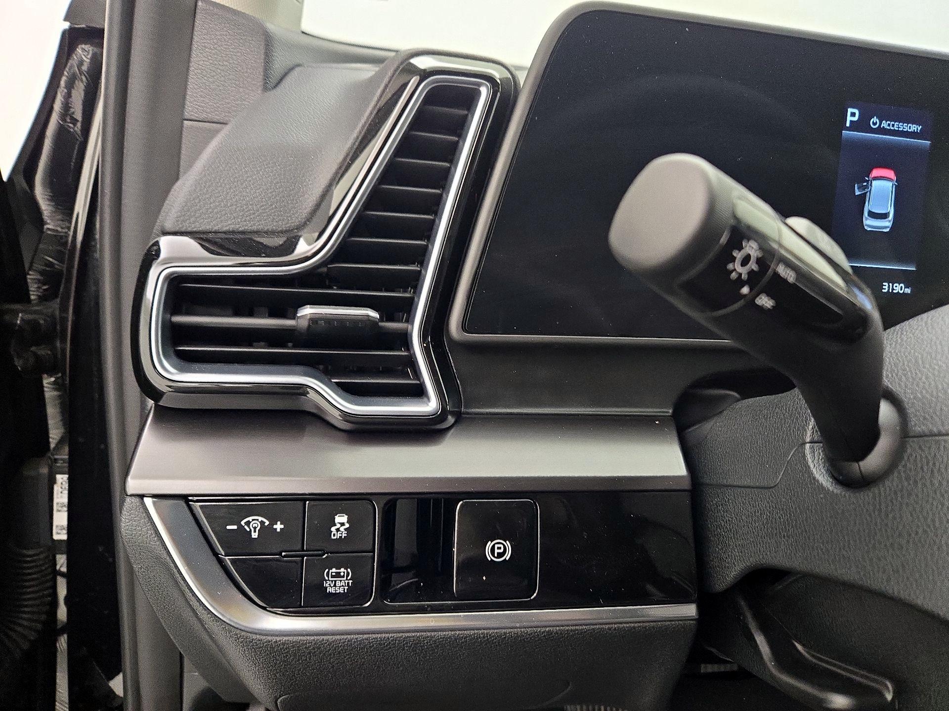 Thumbnail: 2025 Kia Sportage - 13