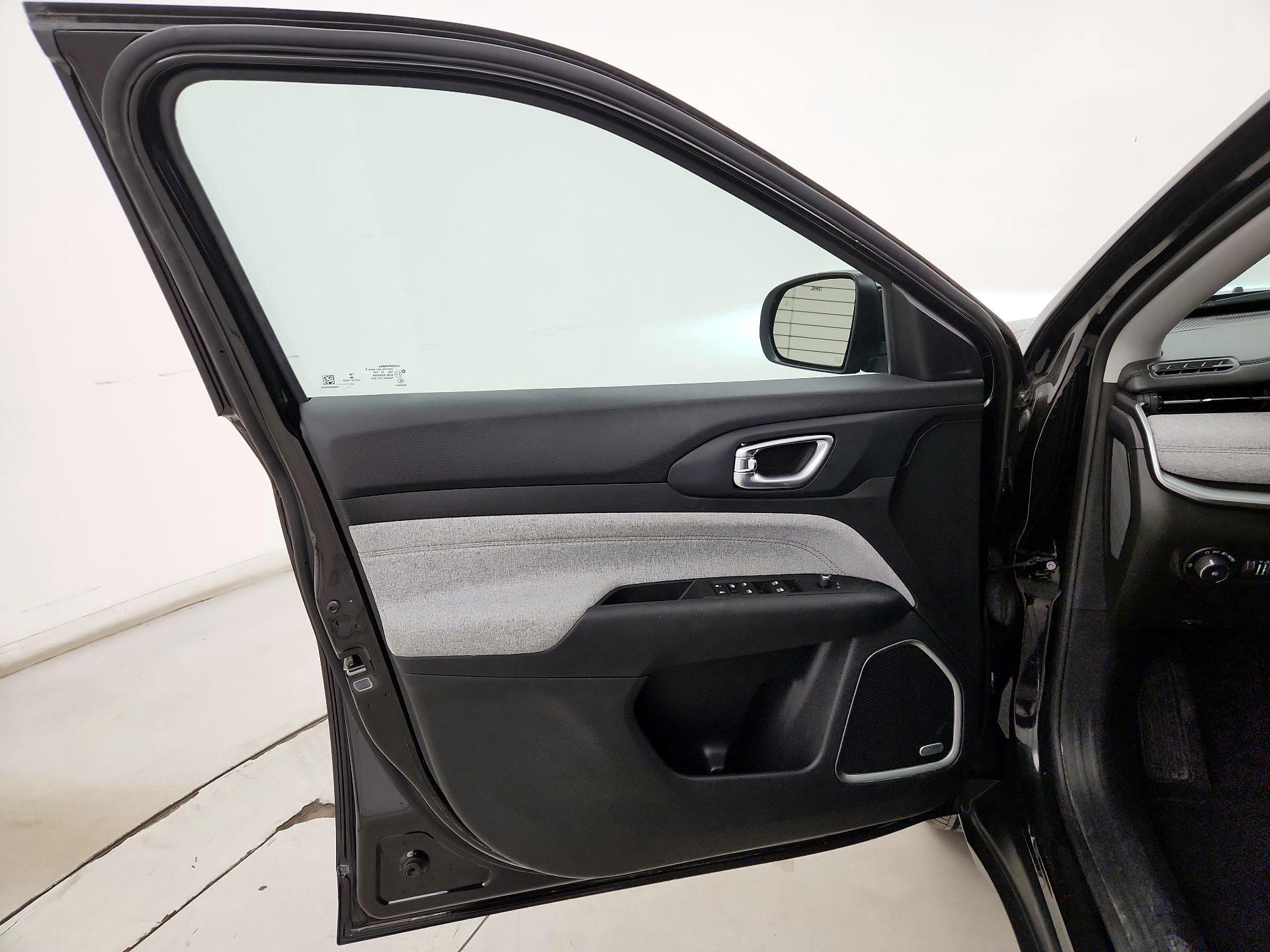 Thumbnail: 2022 Jeep Compass - 12