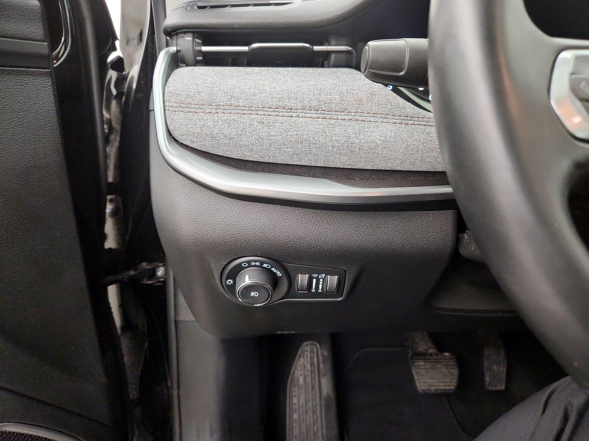 Thumbnail: 2022 Jeep Compass - 13