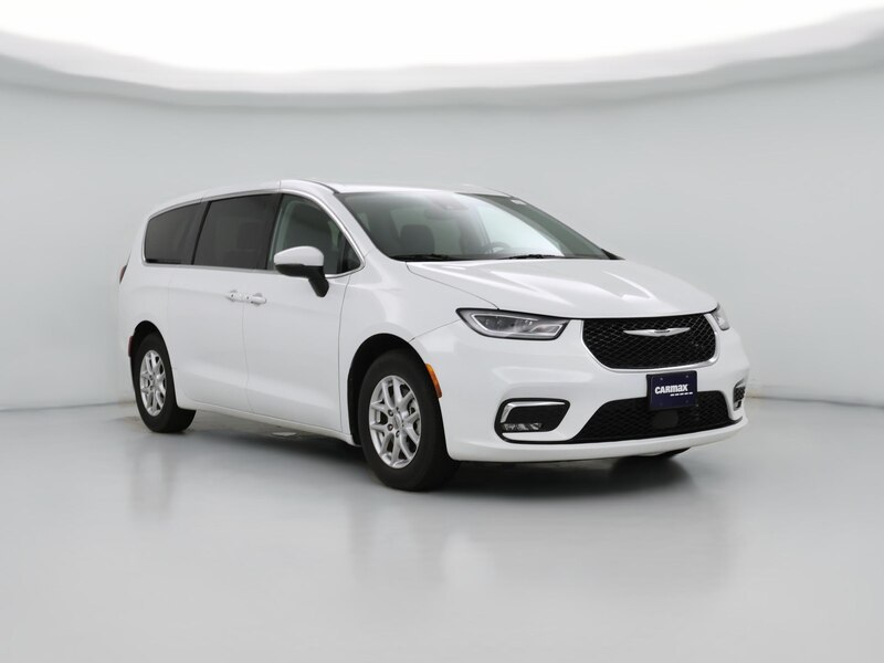 2023 Chrysler Pacifica Touring L -
                  Overland Park, KS