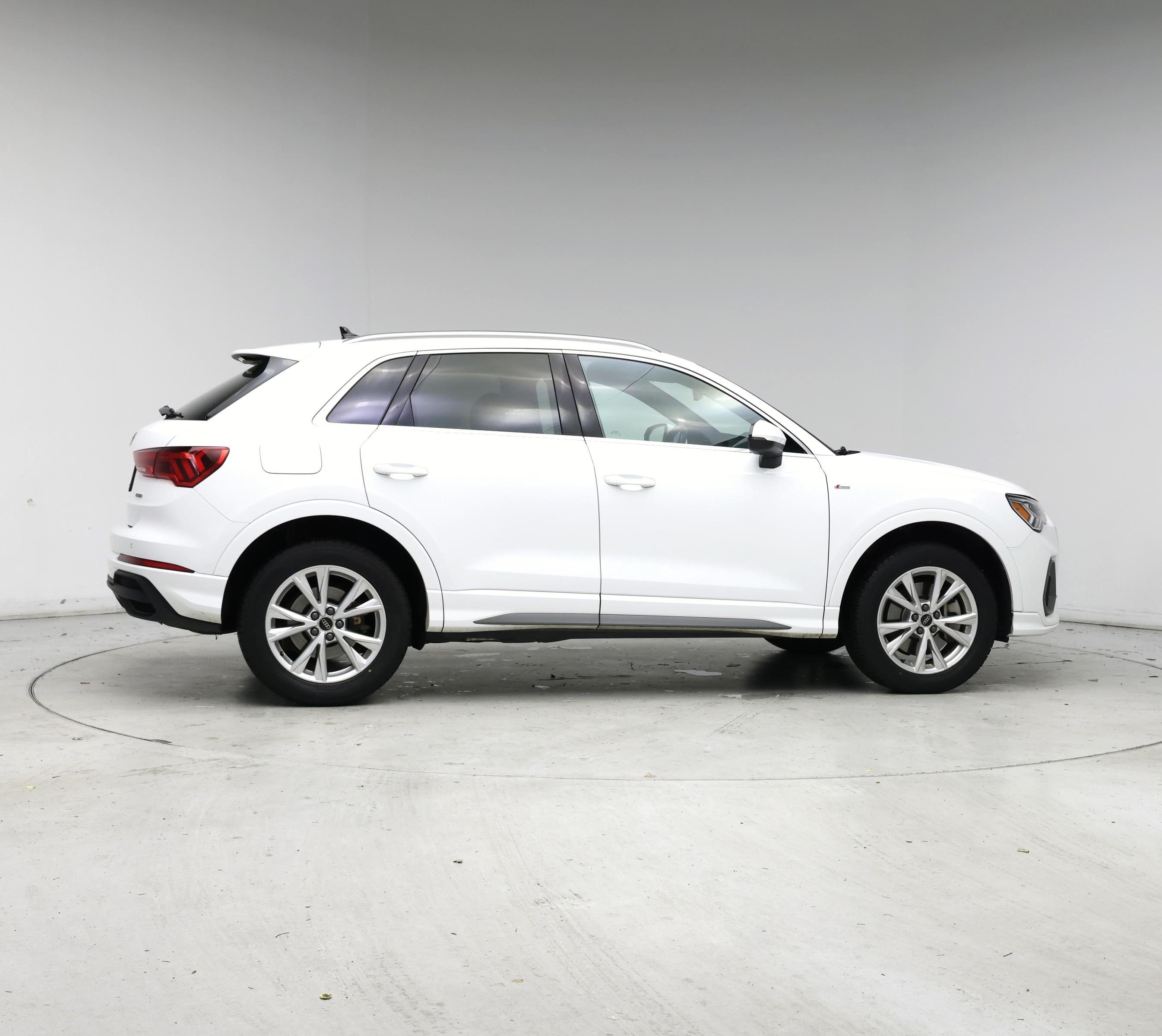 Thumbnail: 2024 Audi Q3 - 7