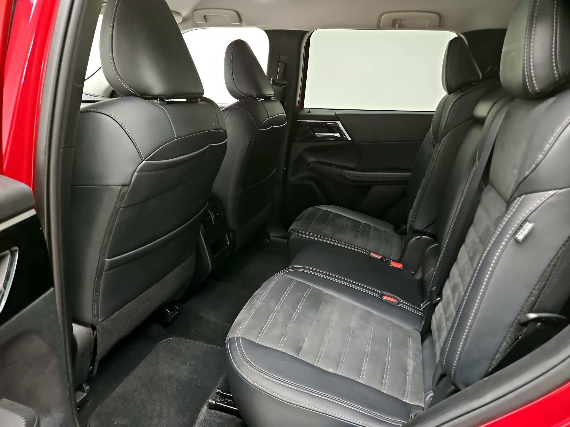 Thumbnail: 2024 Mitsubishi Outlander - 20