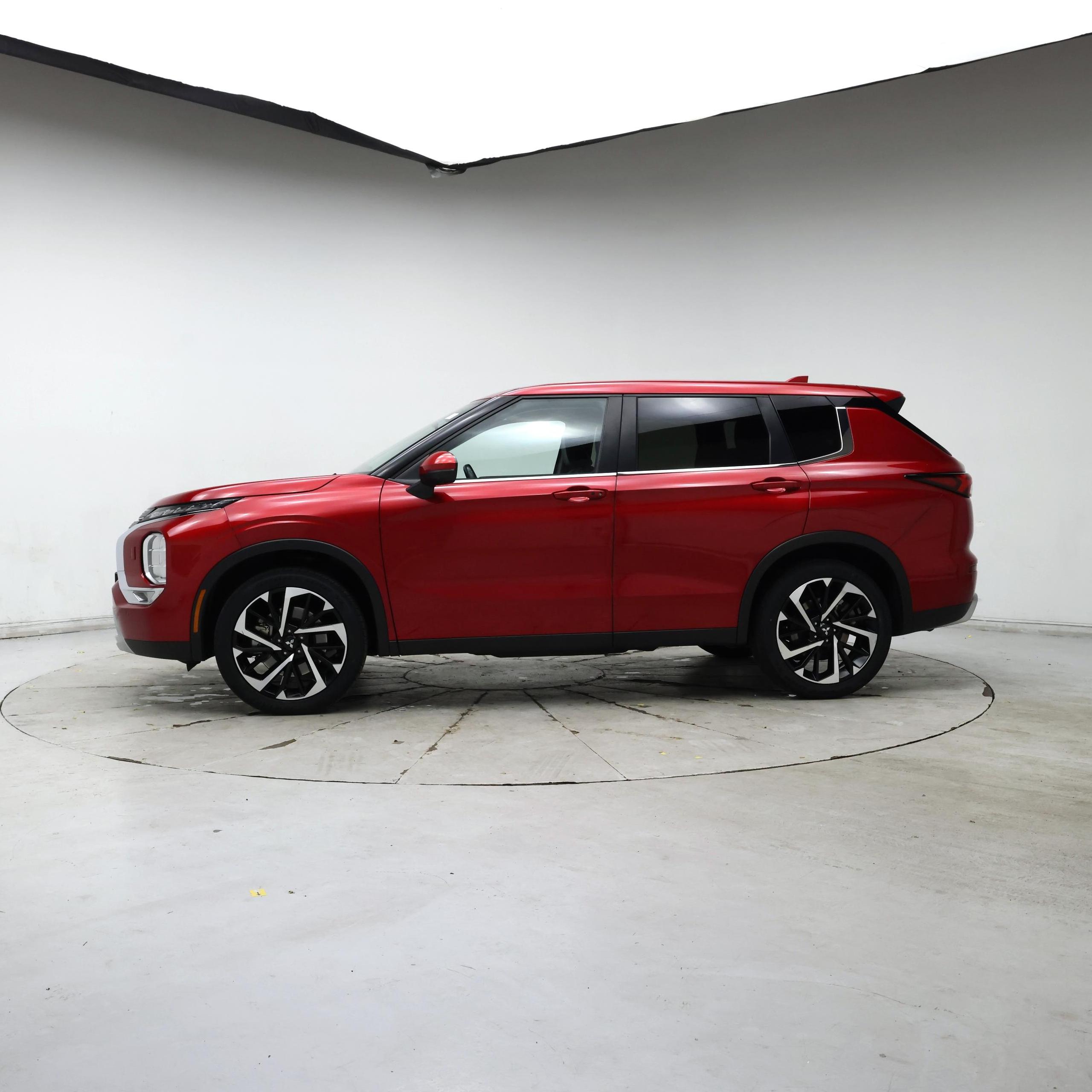 Thumbnail: 2024 Mitsubishi Outlander - 3
