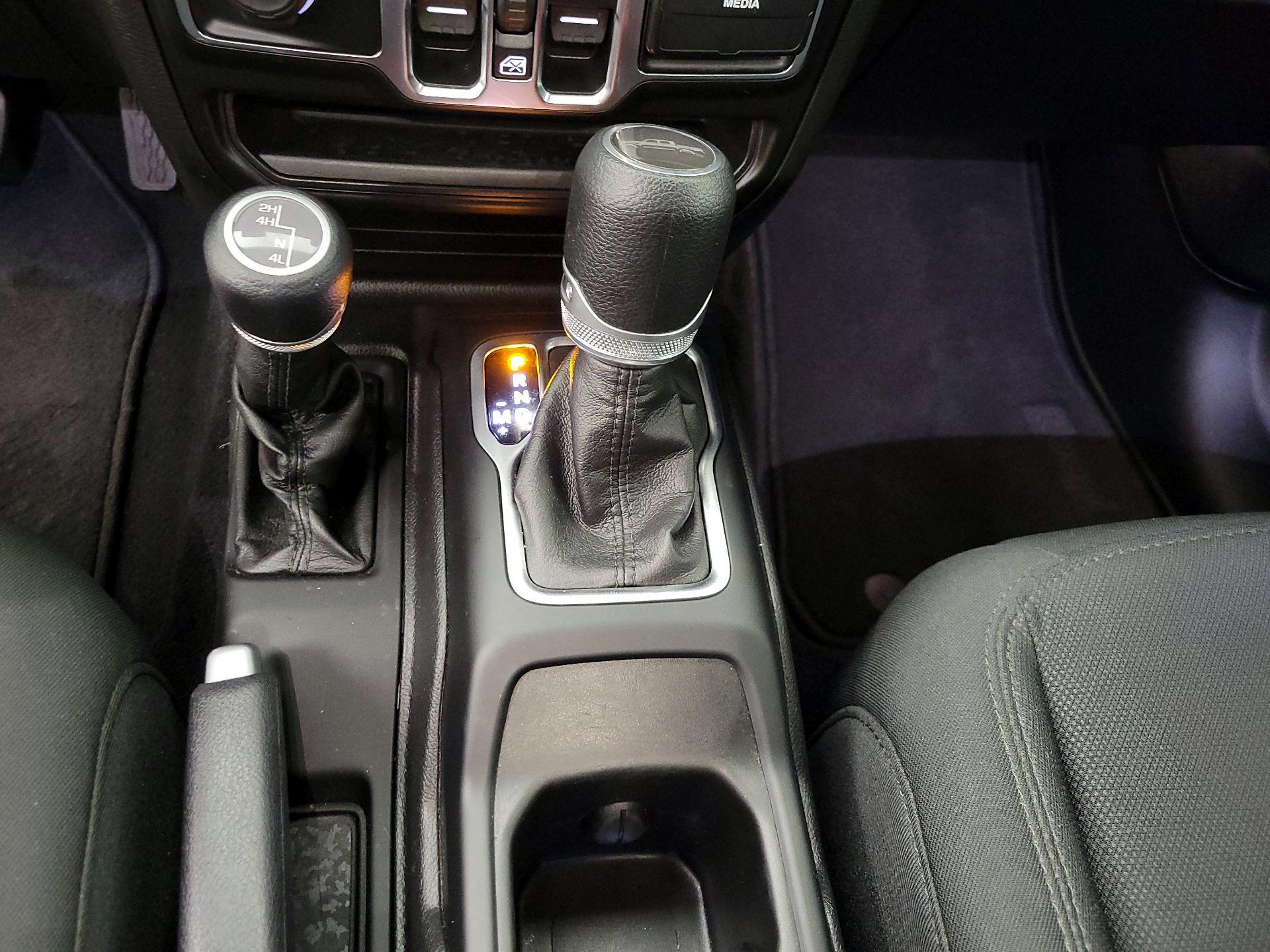 Thumbnail: 2021 Jeep Gladiator - 17