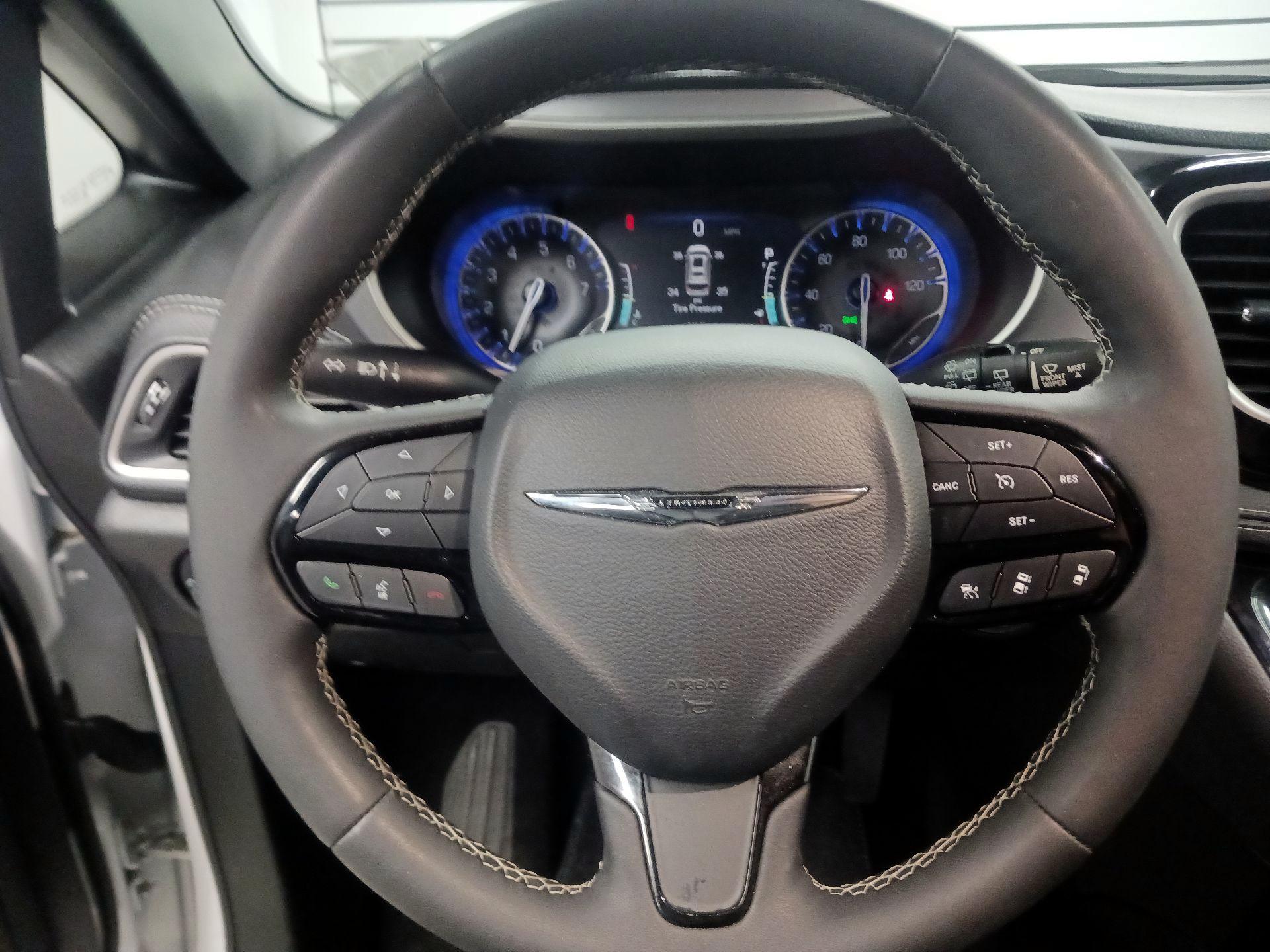 Thumbnail: 2023 Chrysler Pacifica - 10