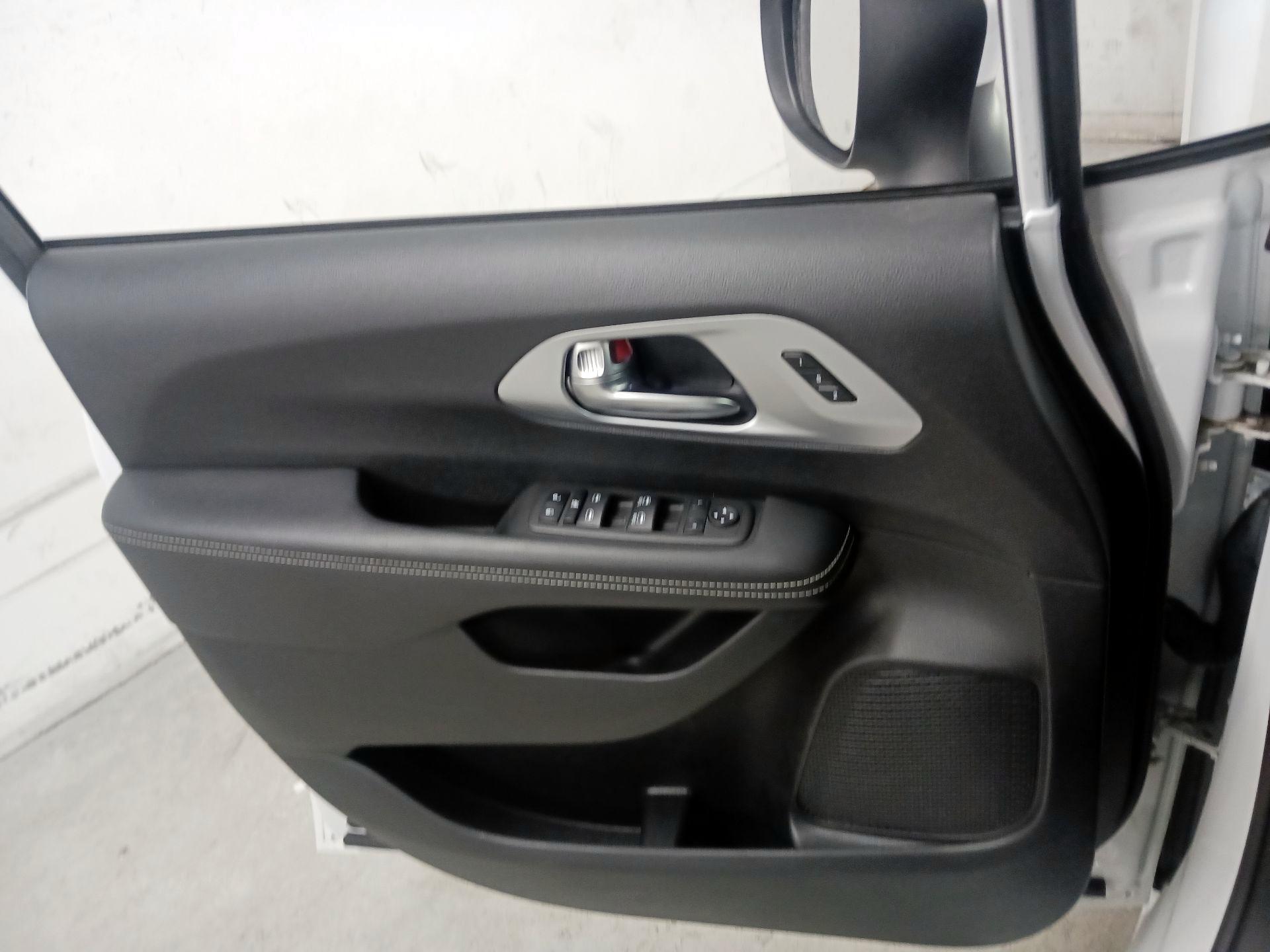 Thumbnail: 2023 Chrysler Pacifica - 12