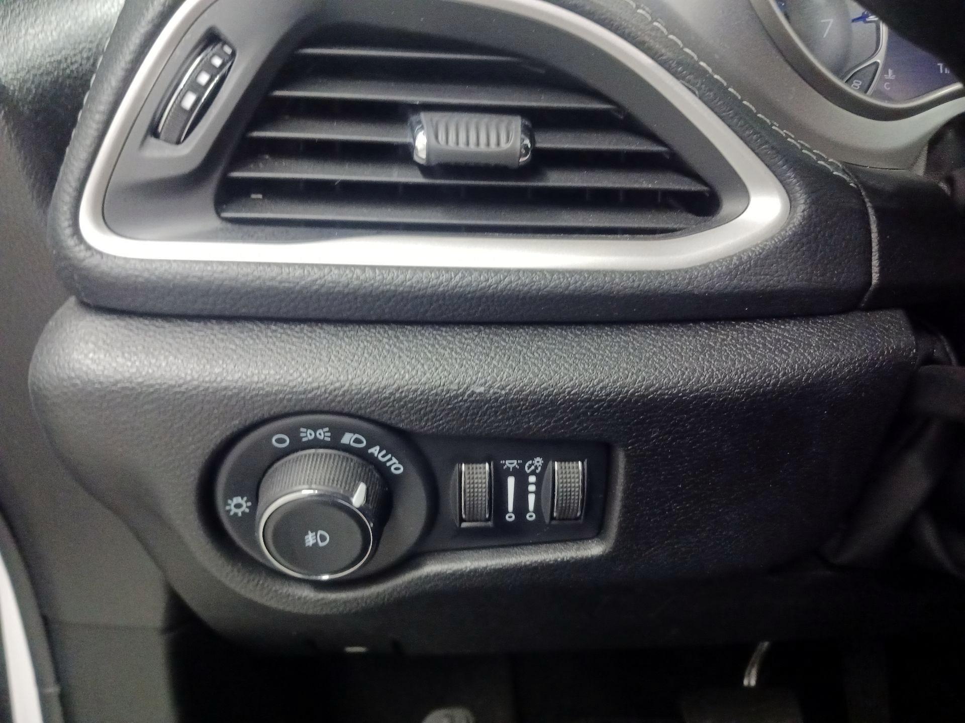 Thumbnail: 2023 Chrysler Pacifica - 13