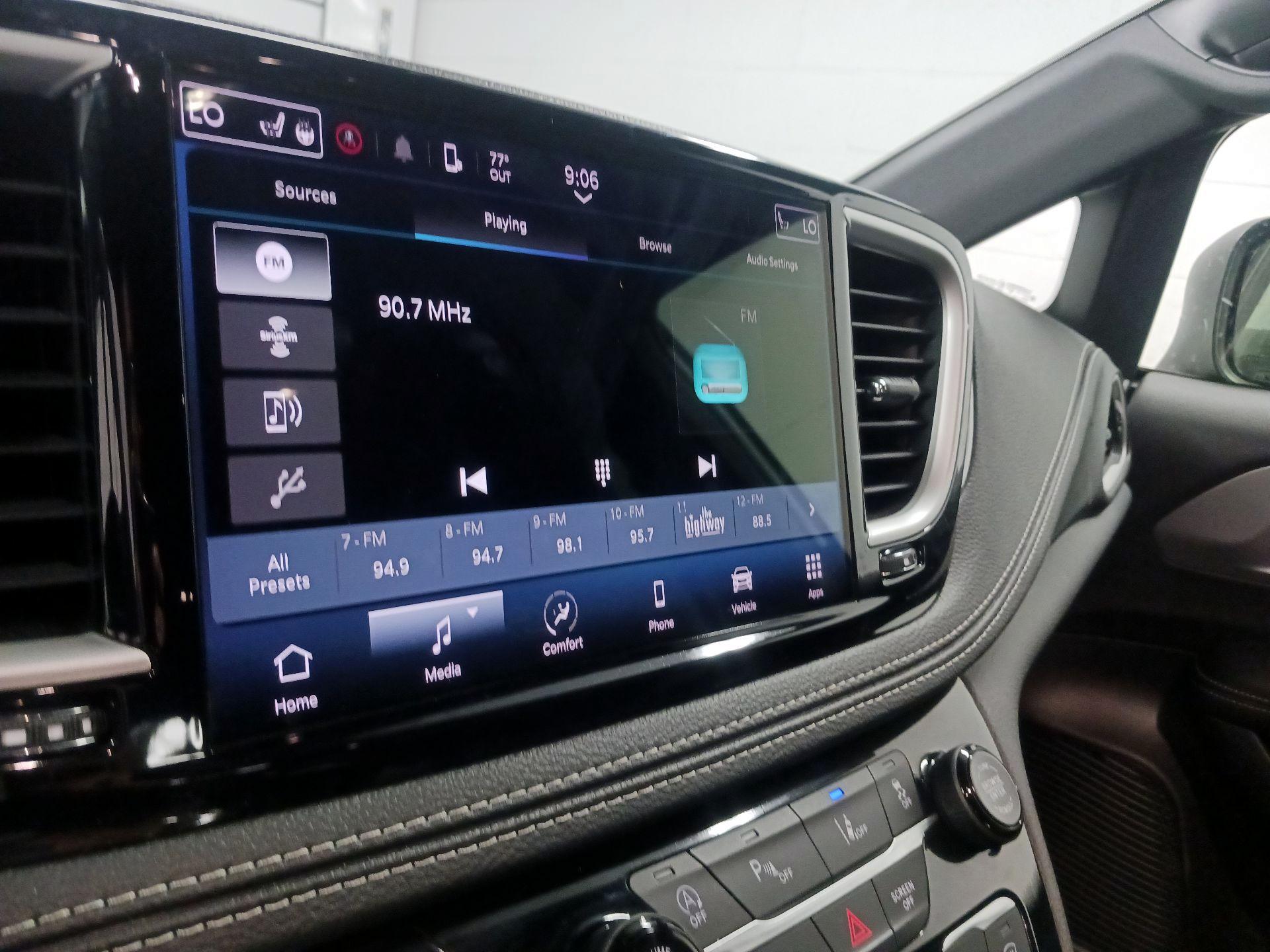 Thumbnail: 2023 Chrysler Pacifica - 15