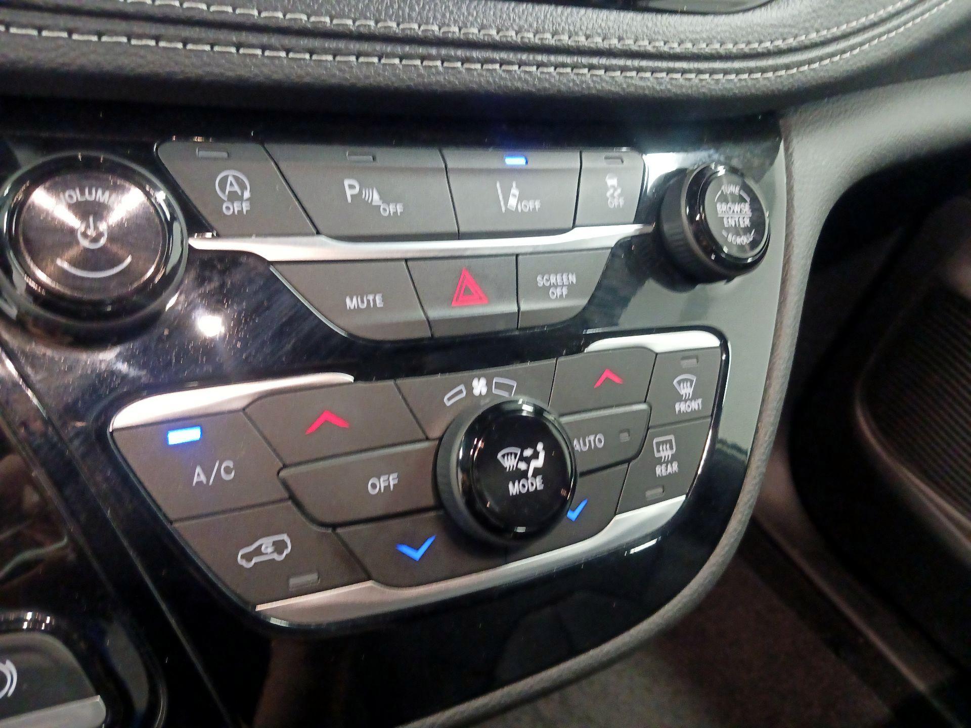 Thumbnail: 2023 Chrysler Pacifica - 16