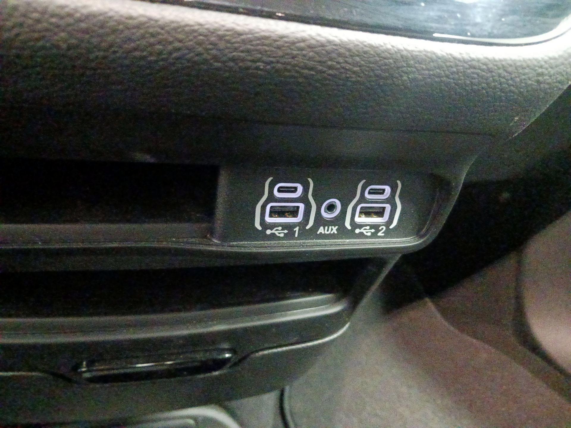 Thumbnail: 2023 Chrysler Pacifica - 18