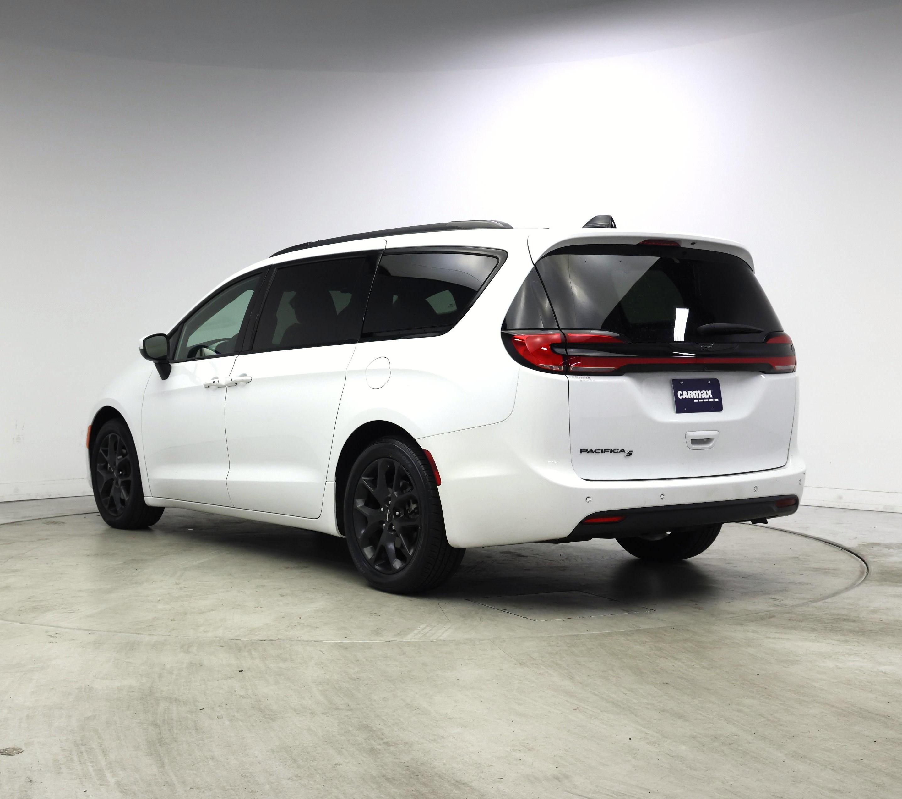 Thumbnail: 2023 Chrysler Pacifica - 2