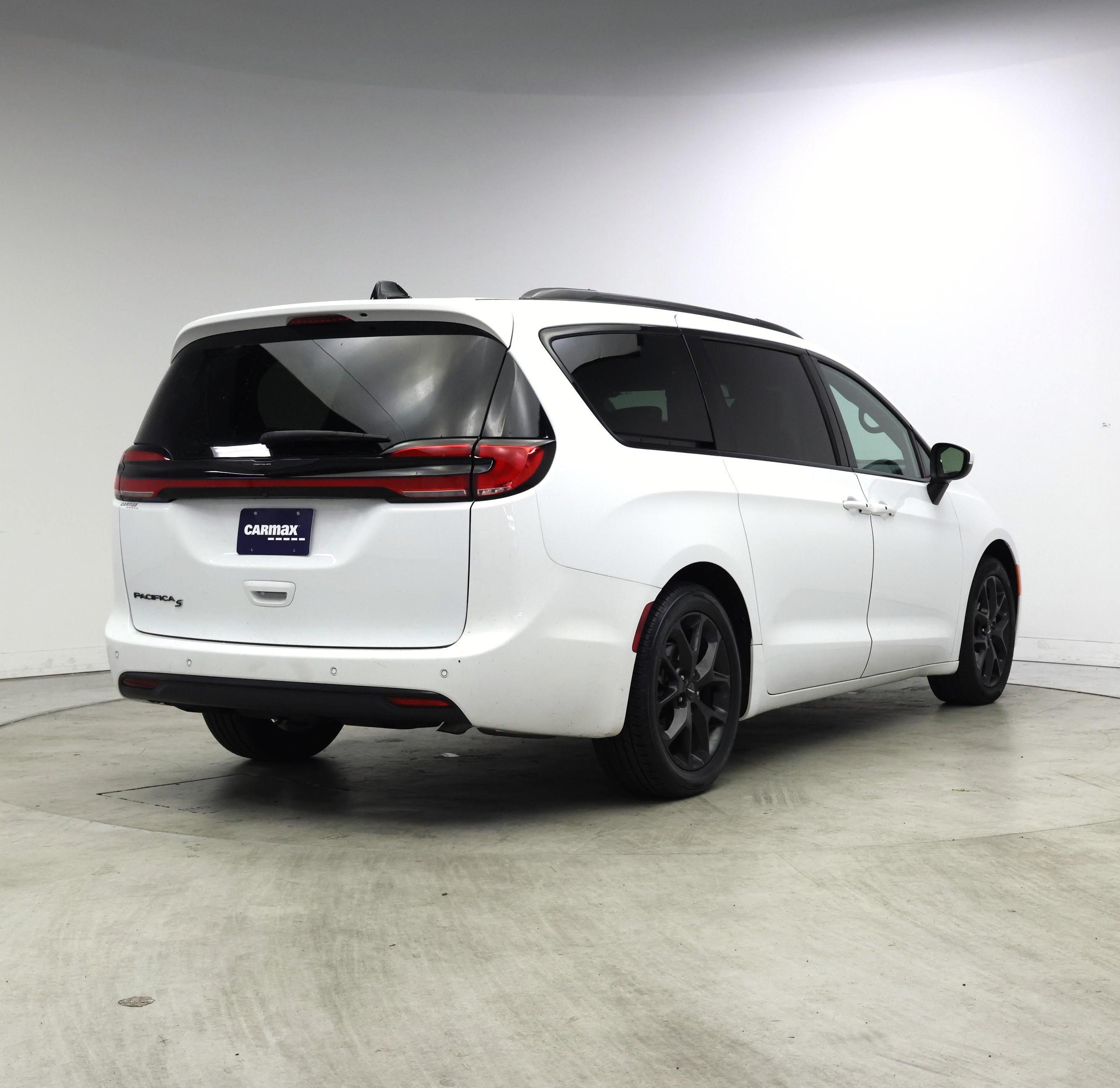 Thumbnail: 2023 Chrysler Pacifica - 8