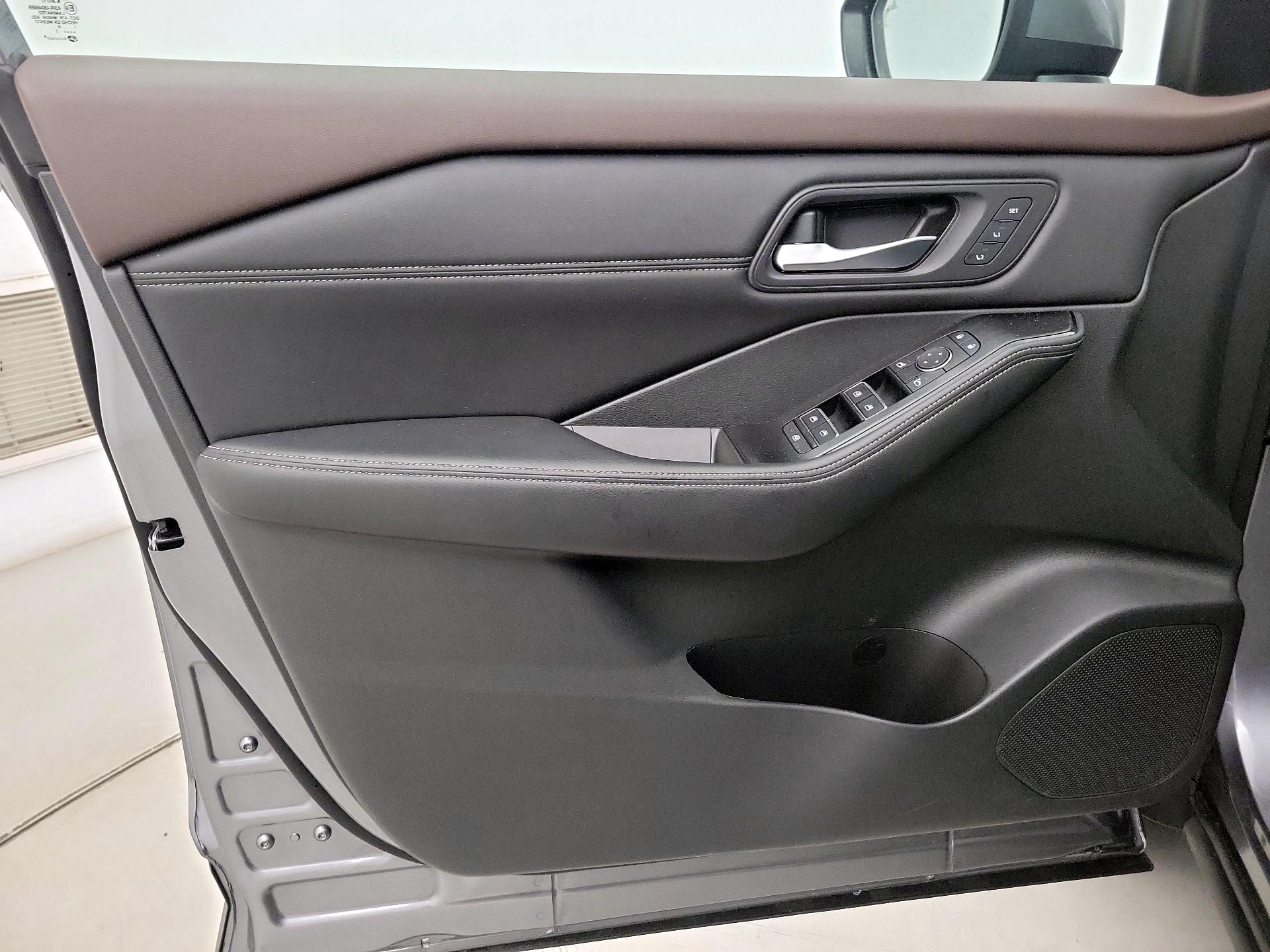 Thumbnail: 2022 Nissan Rogue - 12