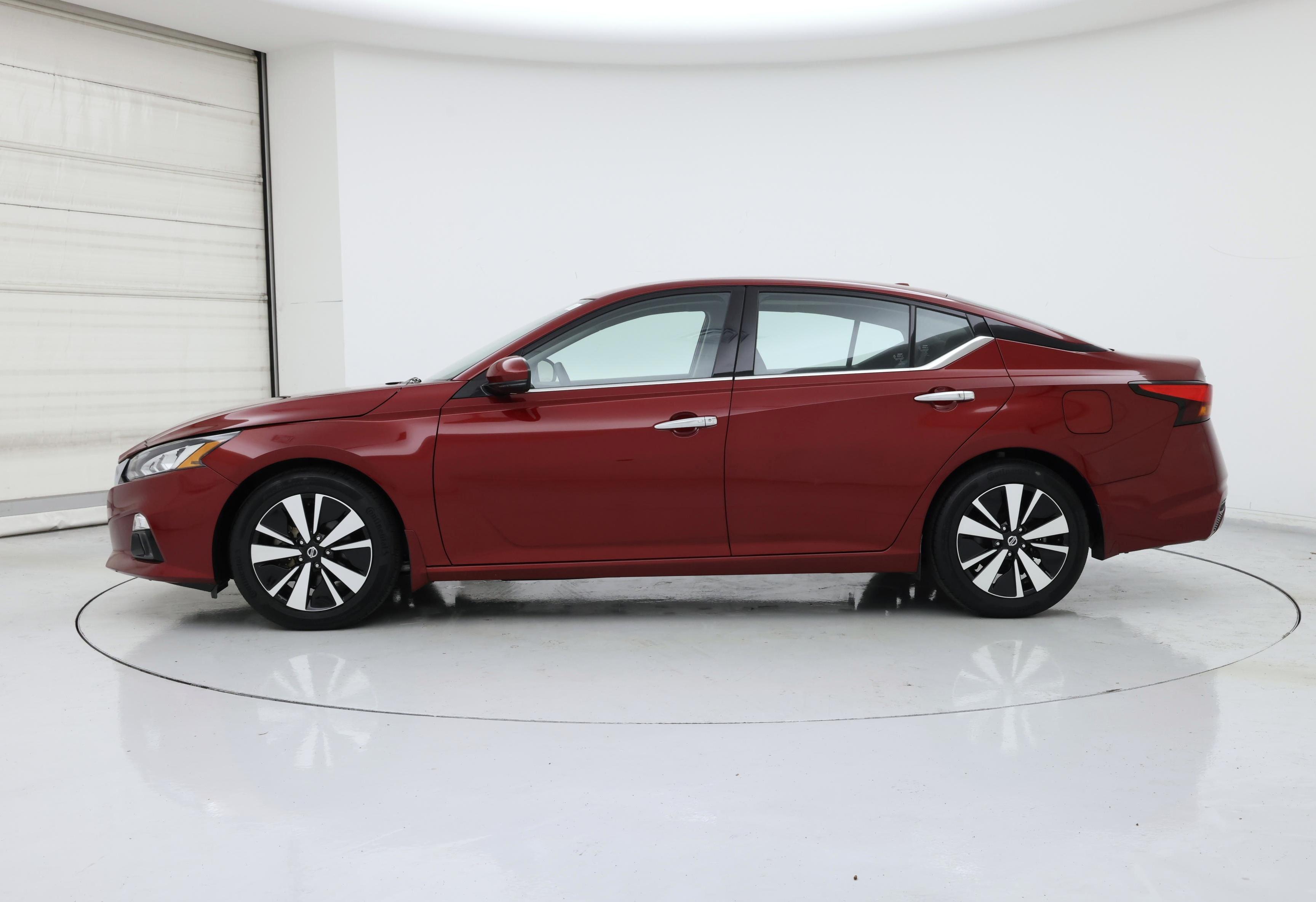 Thumbnail: 2021 Nissan Altima - 3