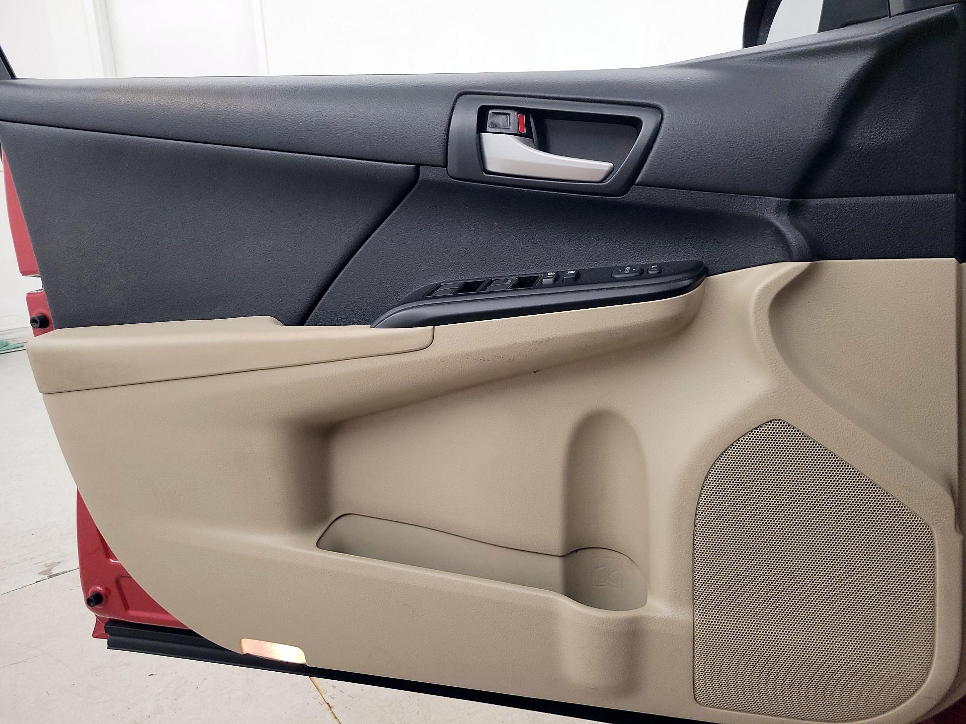 Thumbnail: 2014 Toyota Camry - 12