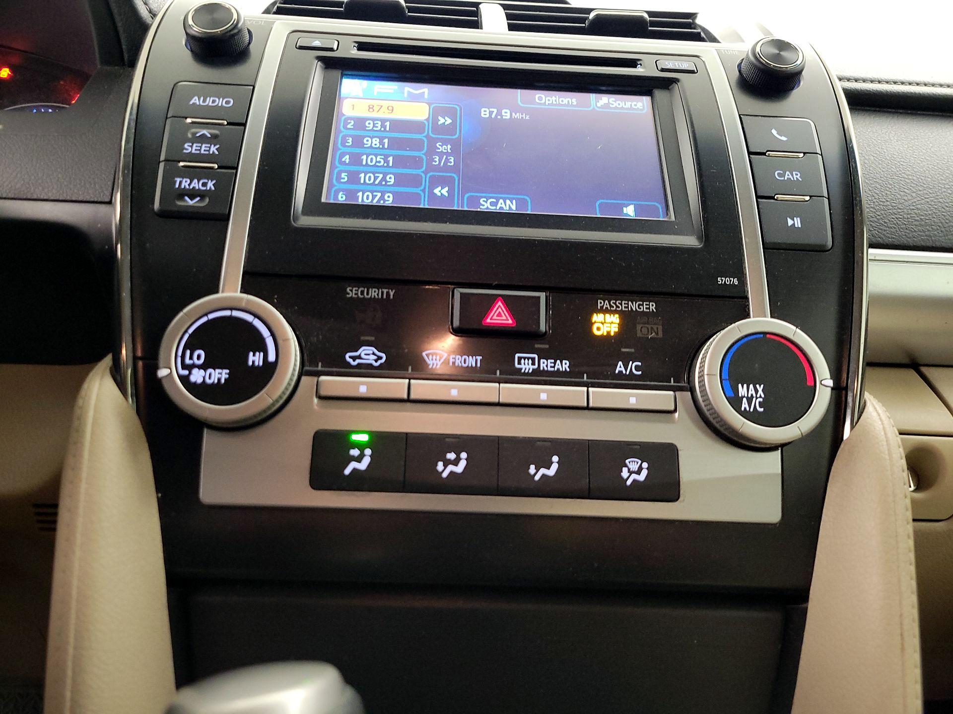 Thumbnail: 2014 Toyota Camry - 15