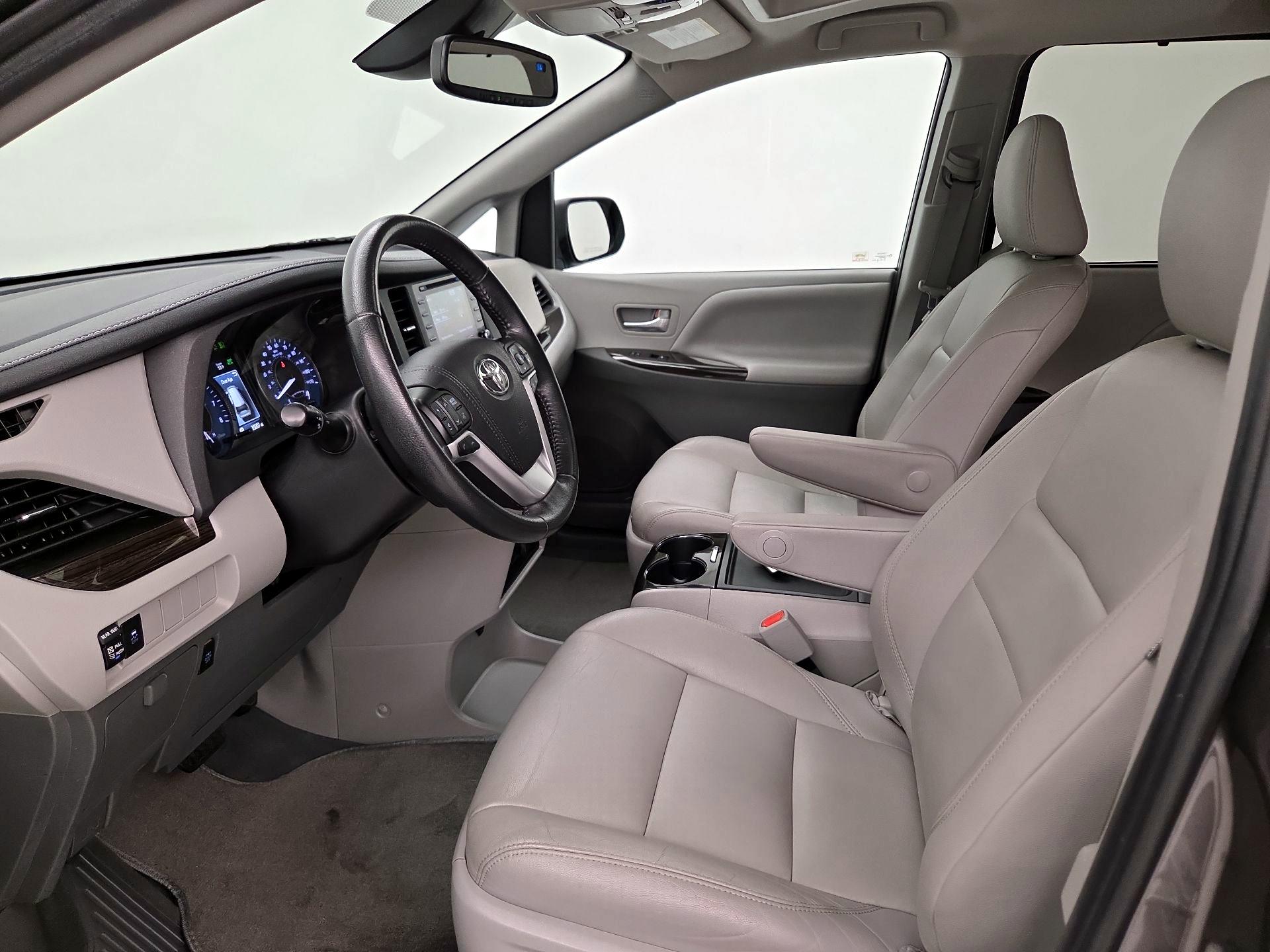 Thumbnail: 2020 Toyota Sienna - 9
