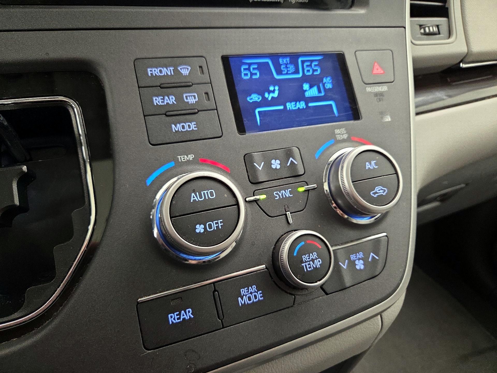 Thumbnail: 2020 Toyota Sienna - 15