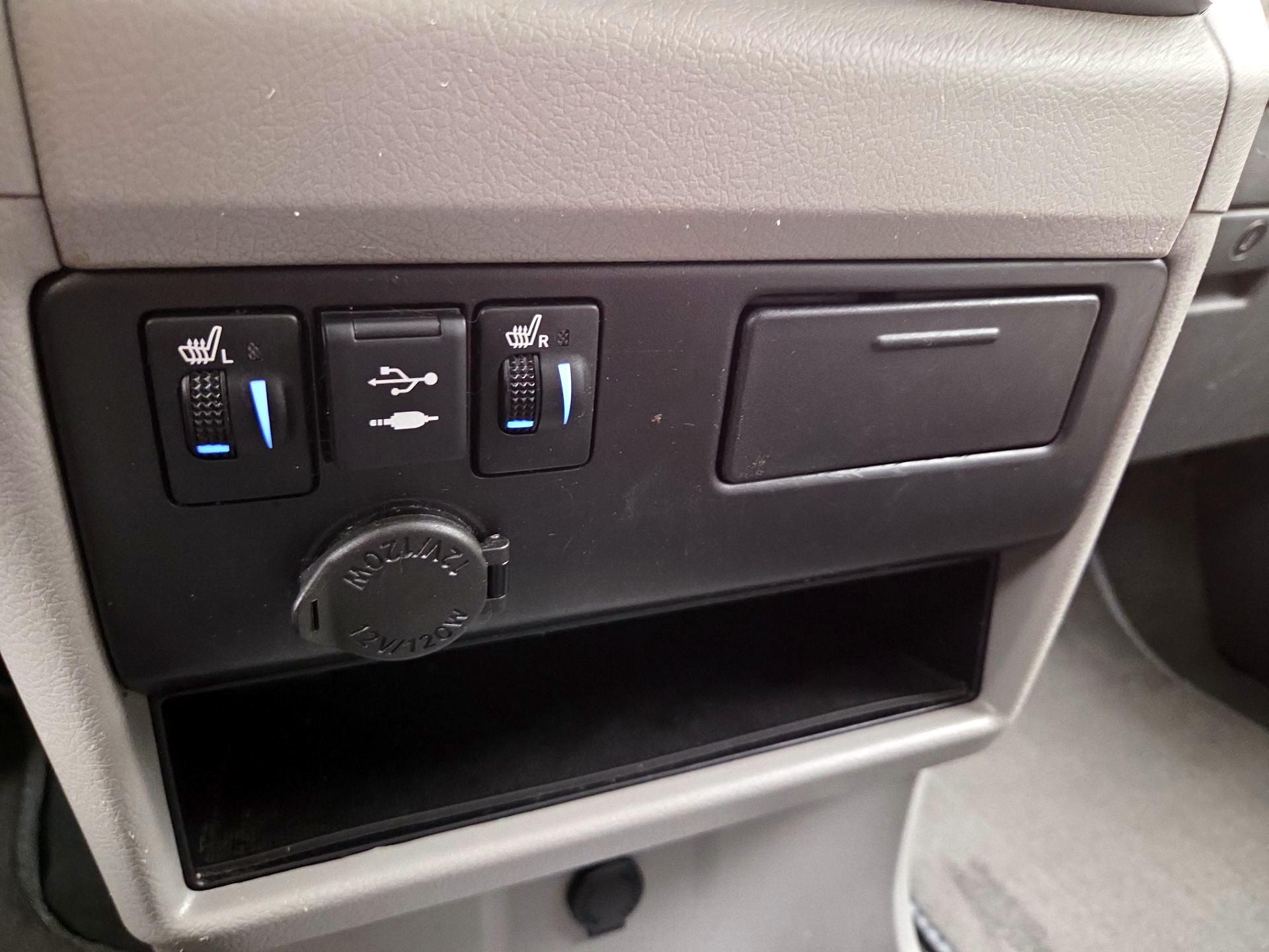 Thumbnail: 2020 Toyota Sienna - 17