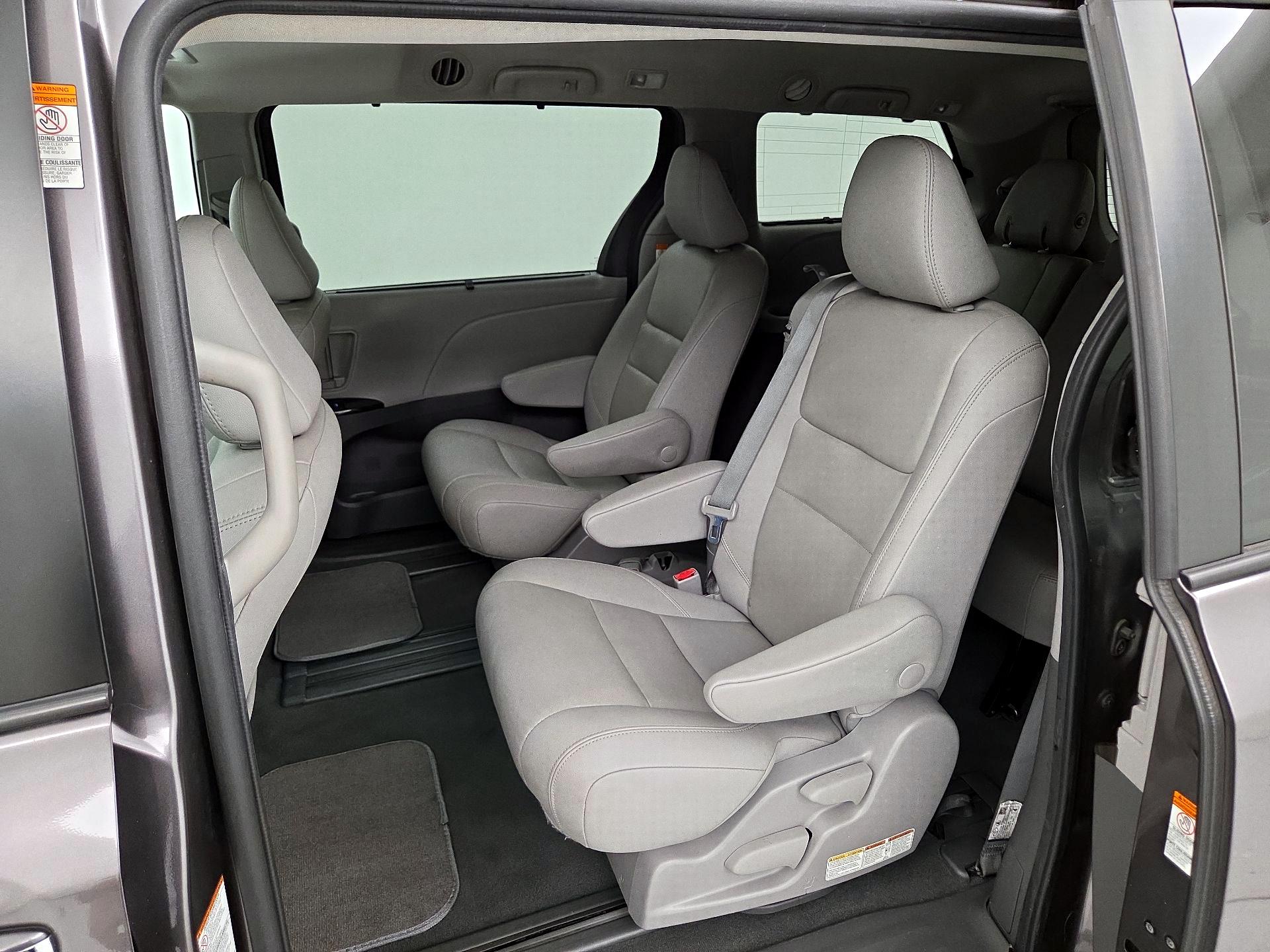Thumbnail: 2020 Toyota Sienna - 19