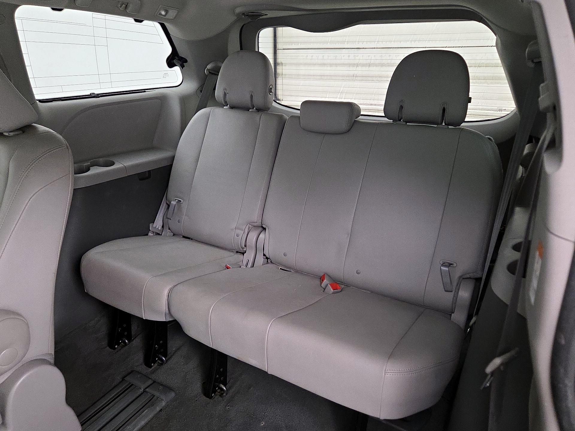 Thumbnail: 2020 Toyota Sienna - 20