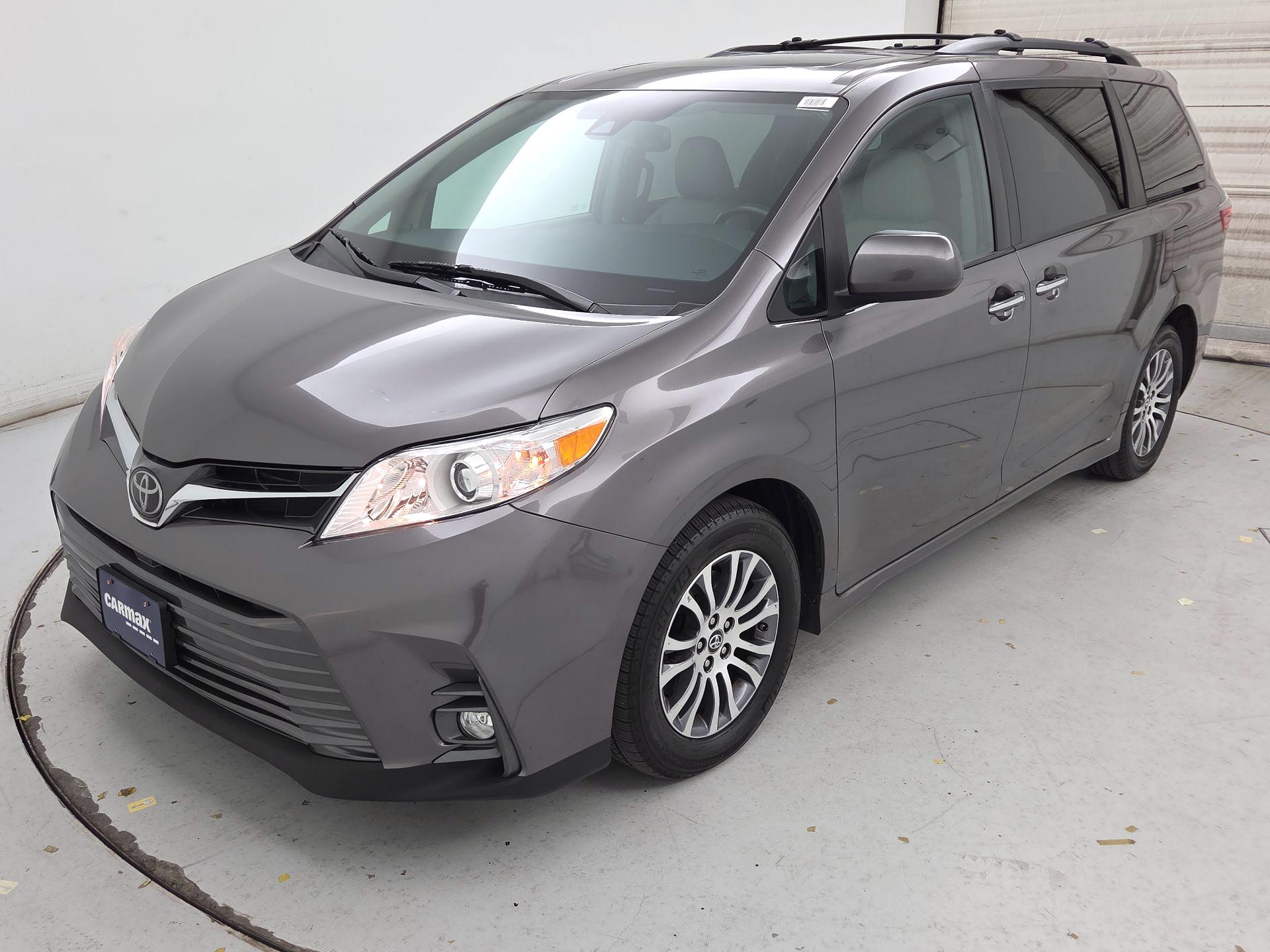 Thumbnail: 2020 Toyota Sienna - 3