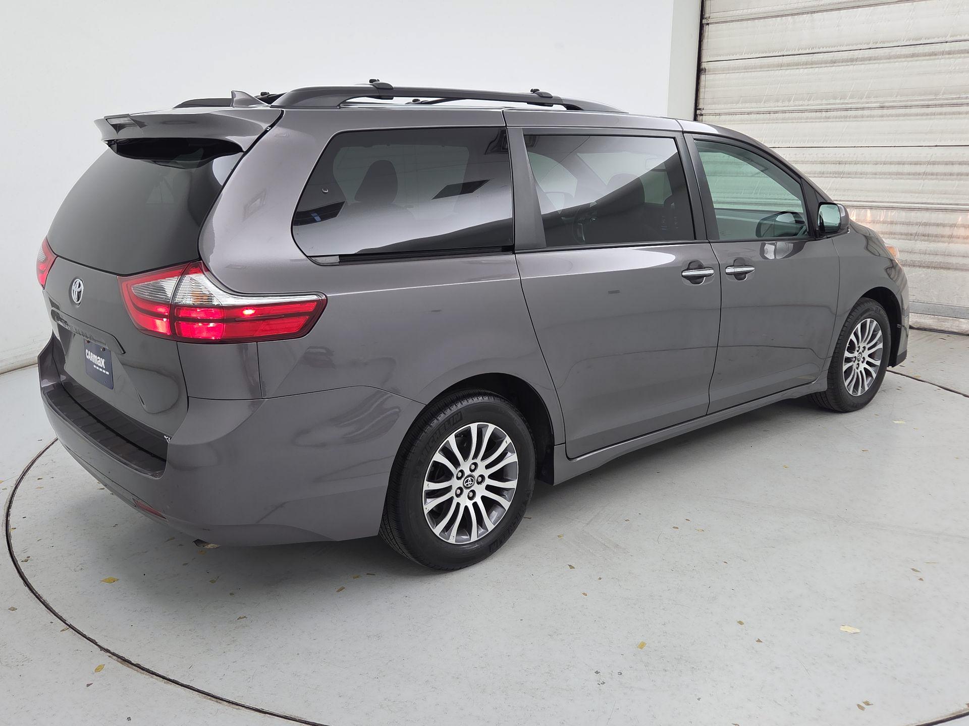 Thumbnail: 2020 Toyota Sienna - 5