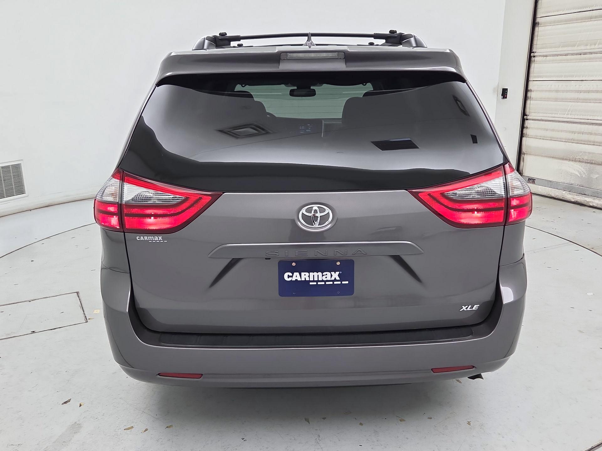 Thumbnail: 2020 Toyota Sienna - 6