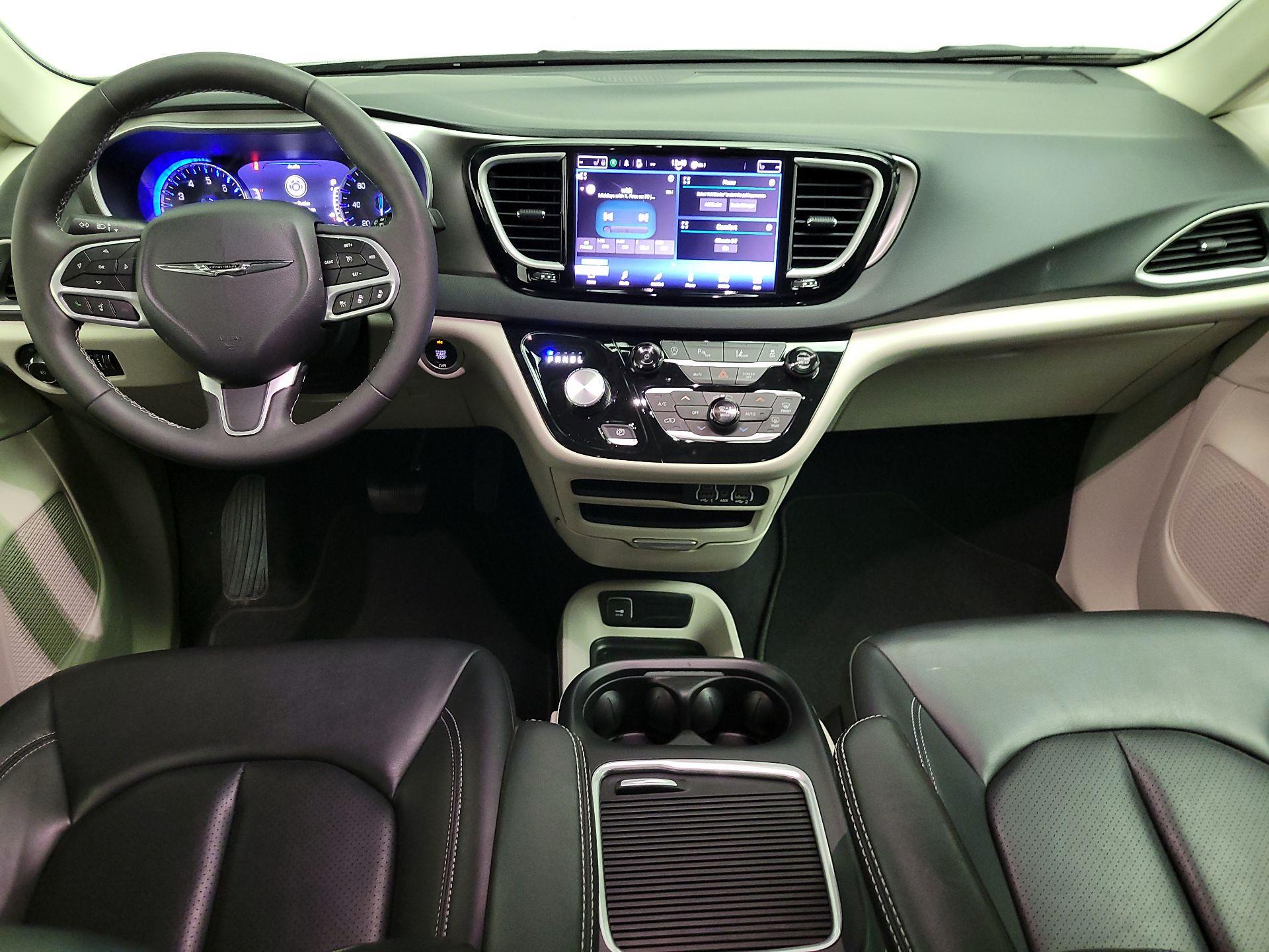 Thumbnail: 2023 Chrysler Pacifica - 9