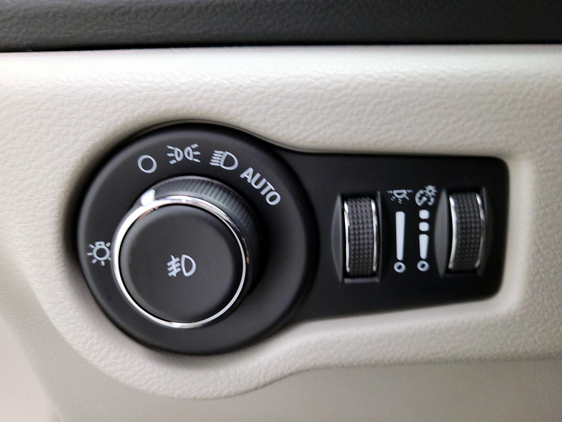 Thumbnail: 2023 Chrysler Pacifica - 13