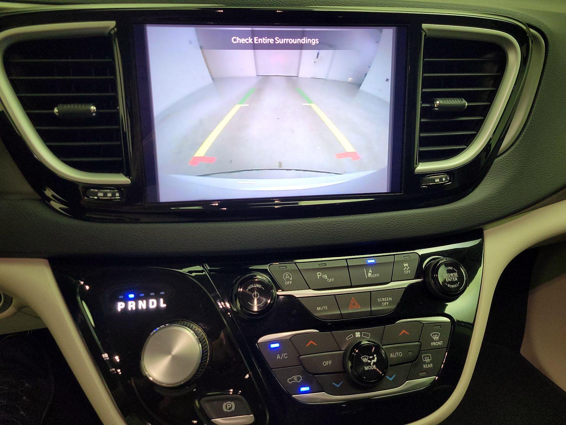 Thumbnail: 2023 Chrysler Pacifica - 15