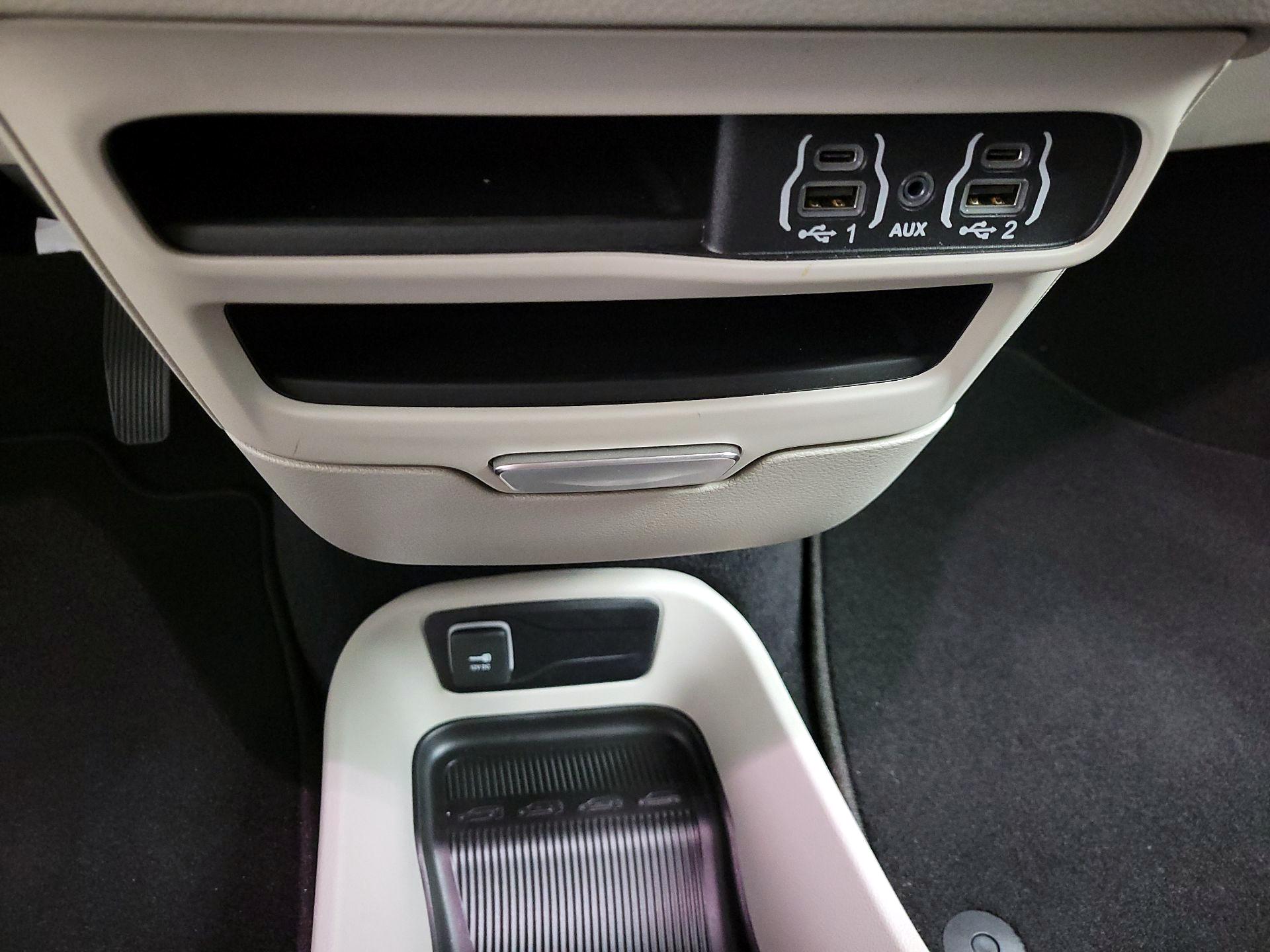 Thumbnail: 2023 Chrysler Pacifica - 19