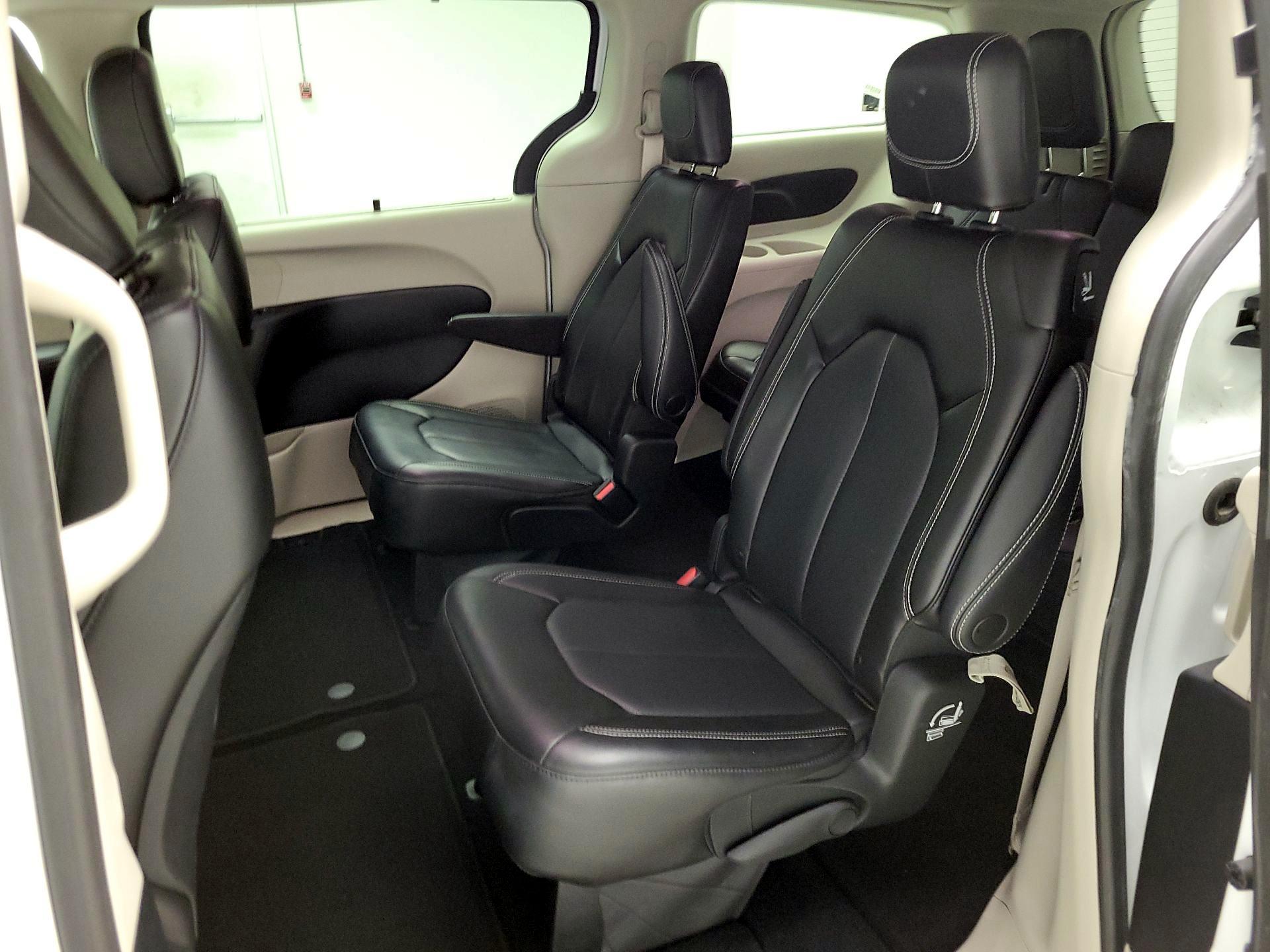 Thumbnail: 2023 Chrysler Pacifica - 20