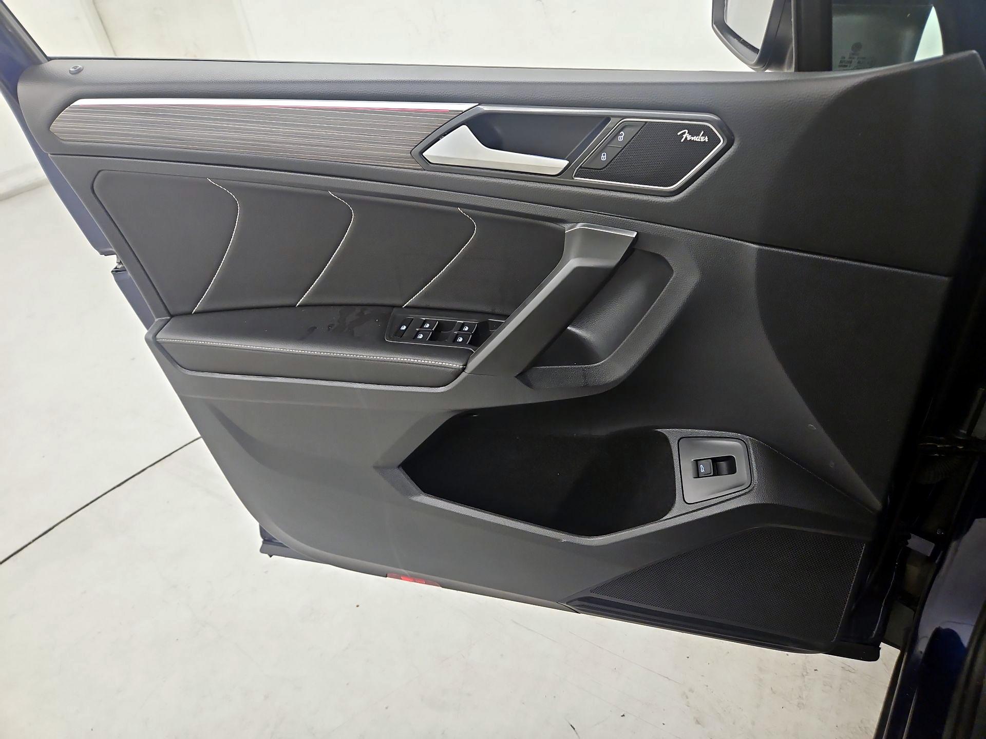 Thumbnail: 2022 Volkswagen Tiguan - 12