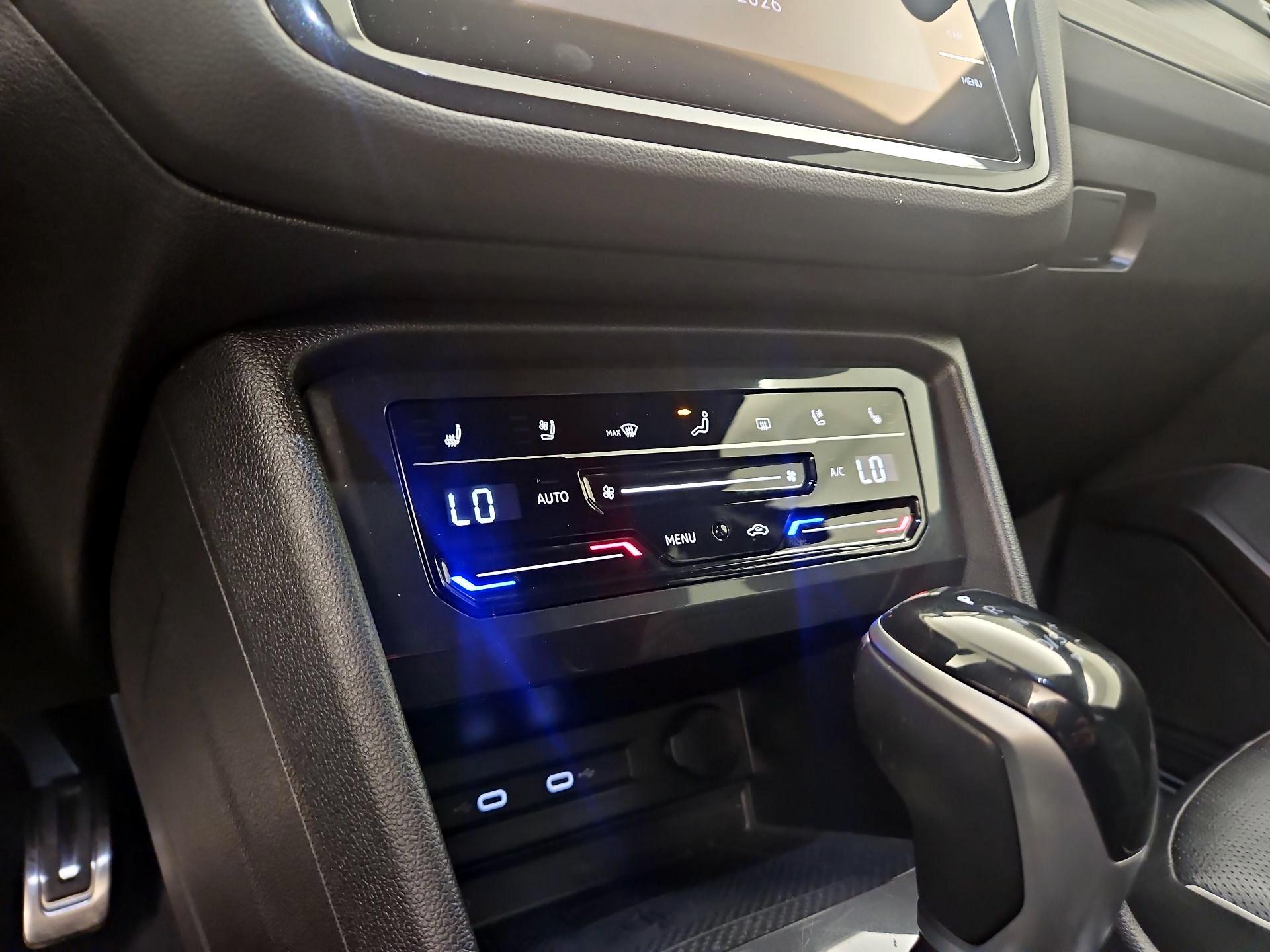 Thumbnail: 2022 Volkswagen Tiguan - 17