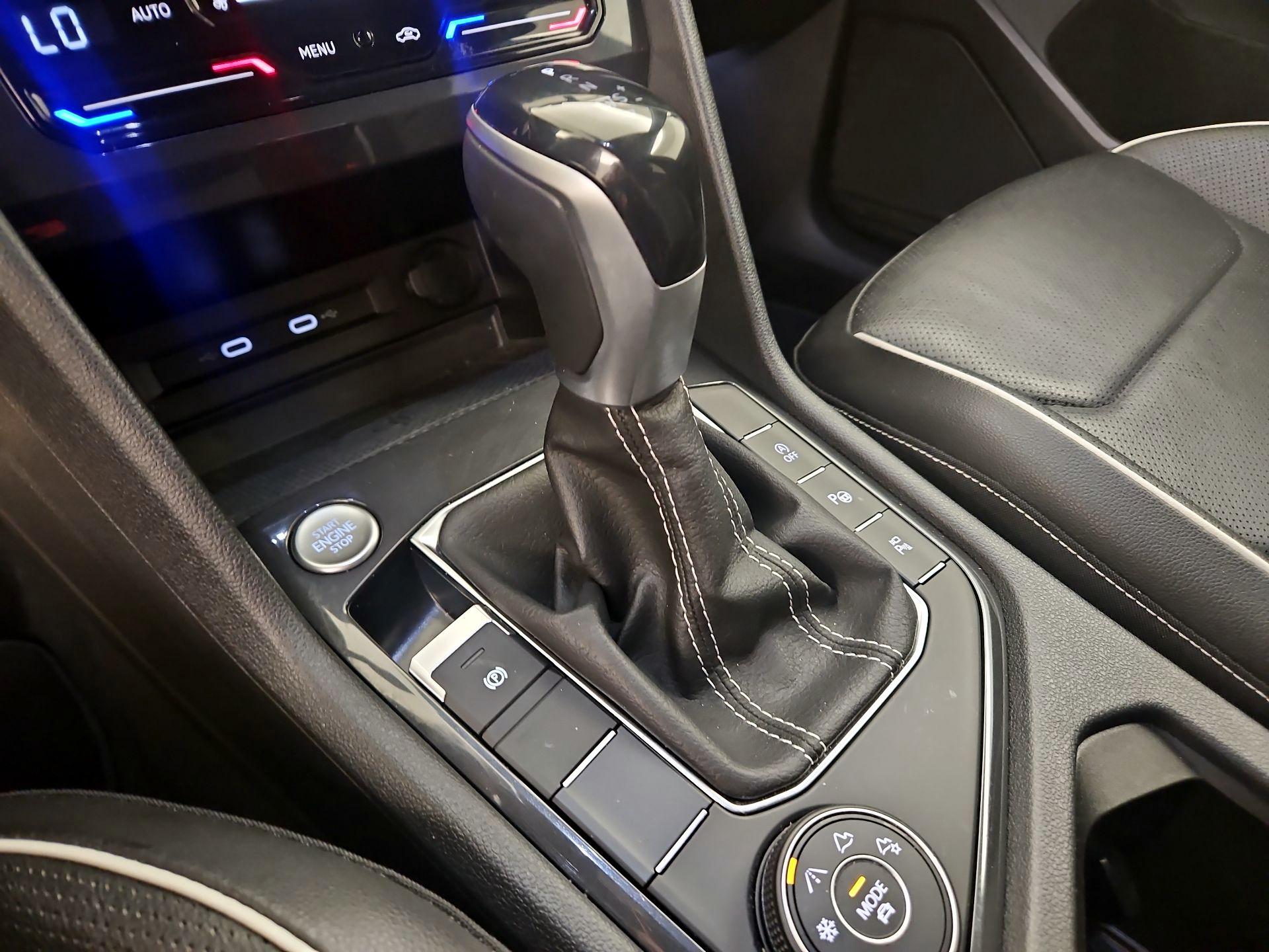 Thumbnail: 2022 Volkswagen Tiguan - 18