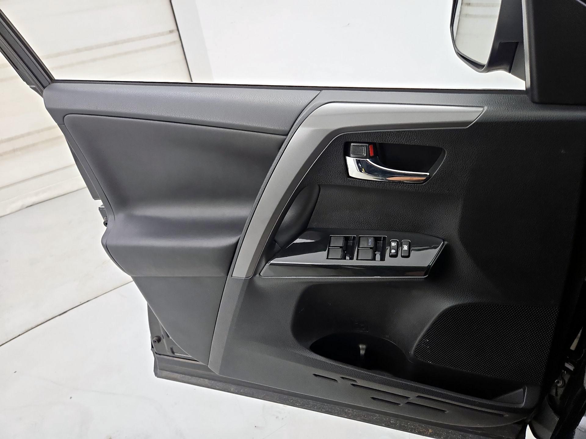 Thumbnail: 2017 Toyota RAV4 - 12