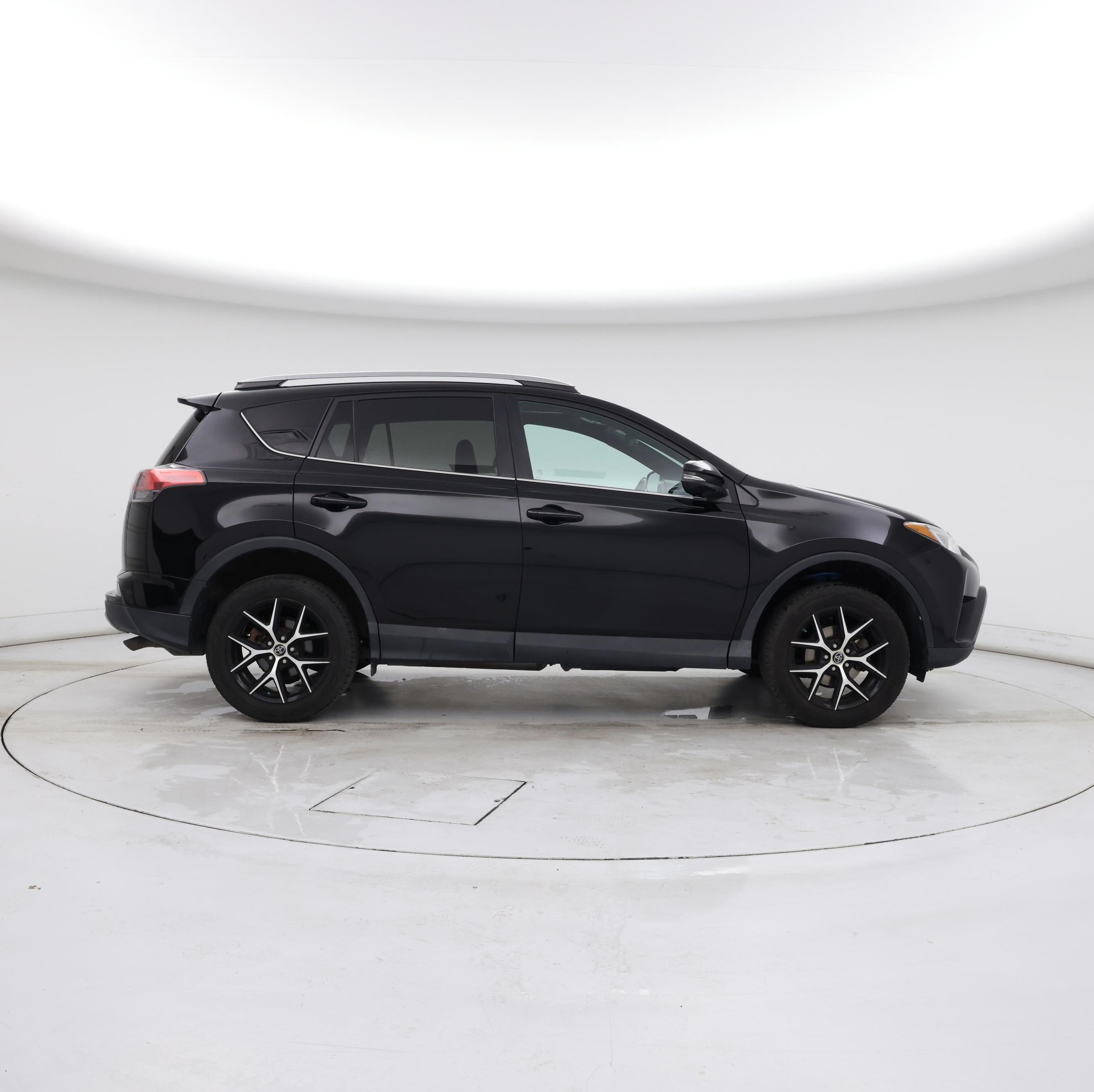 Thumbnail: 2017 Toyota RAV4 - 7