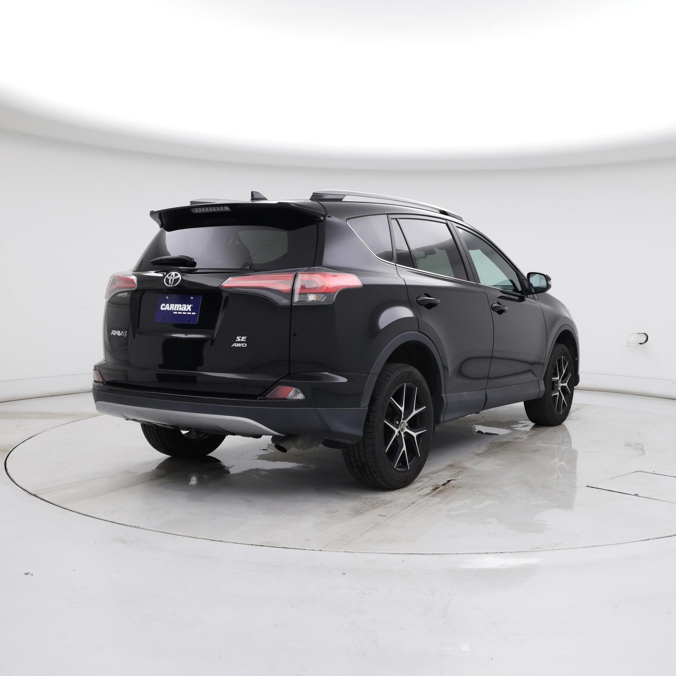 Thumbnail: 2017 Toyota RAV4 - 8