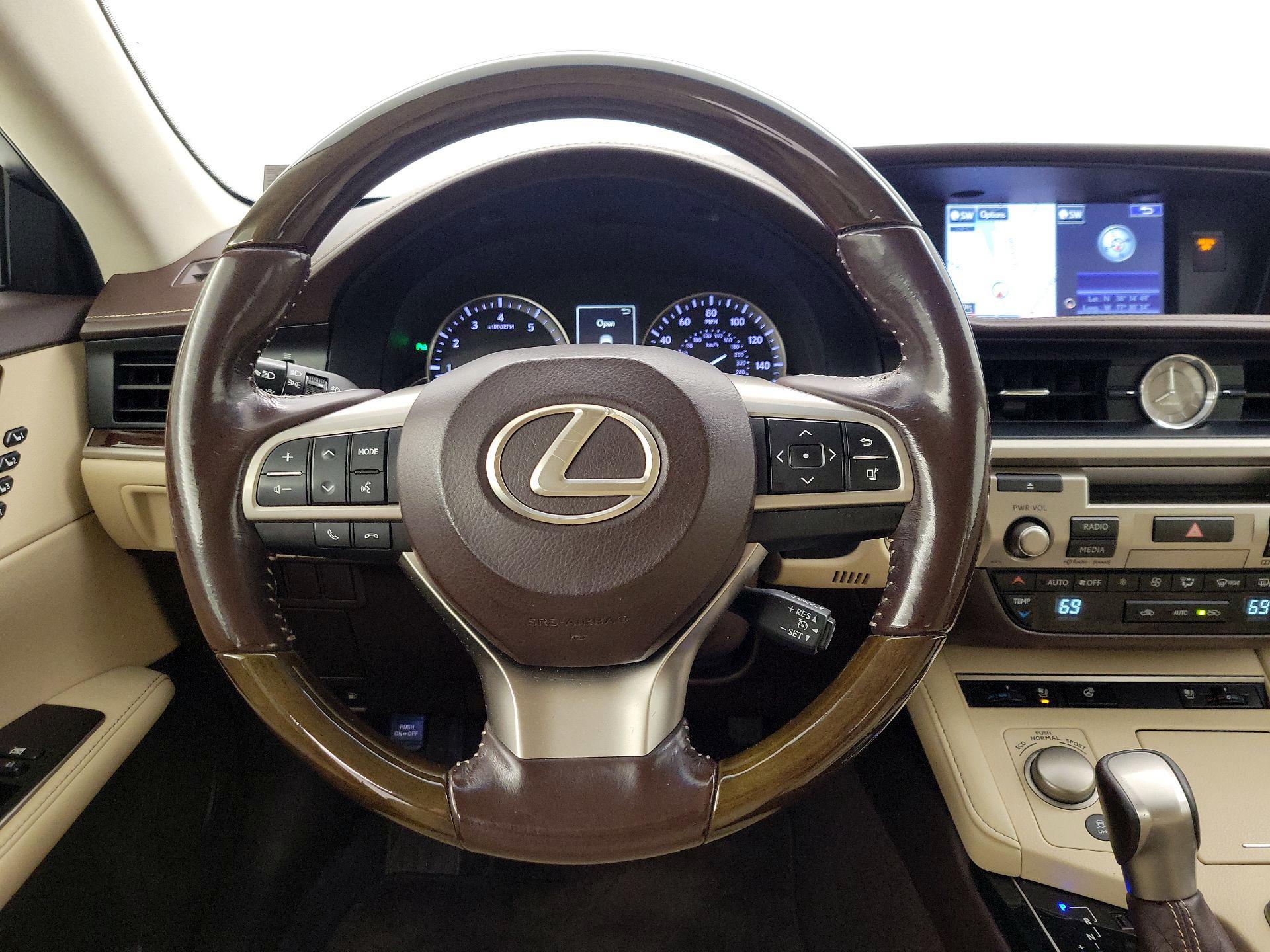 Thumbnail: 2016 Lexus ES - 10