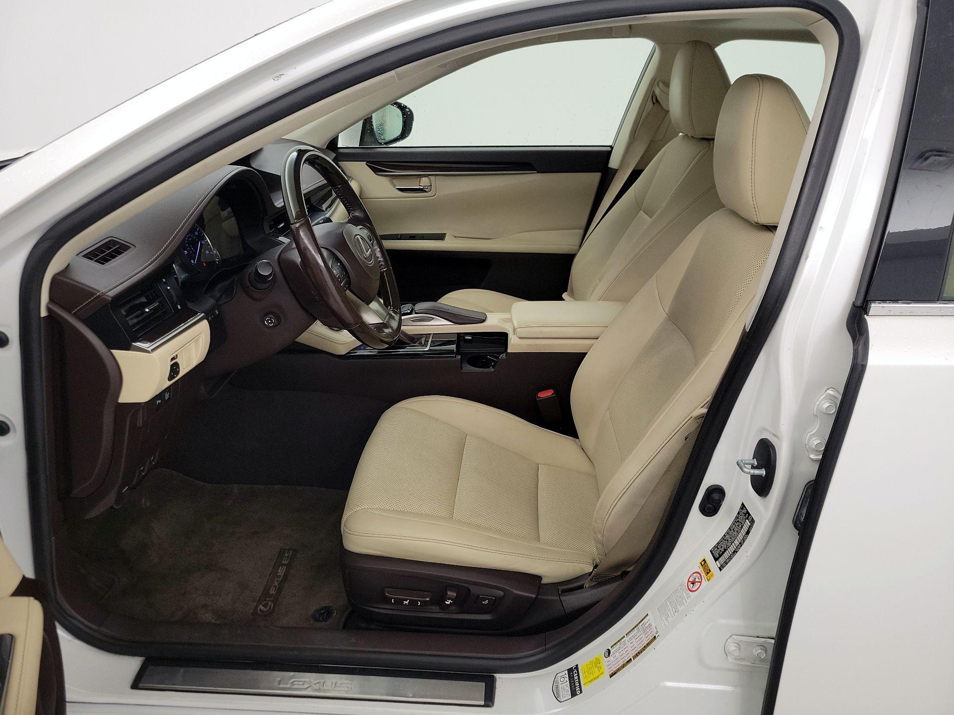 Thumbnail: 2016 Lexus ES - 11