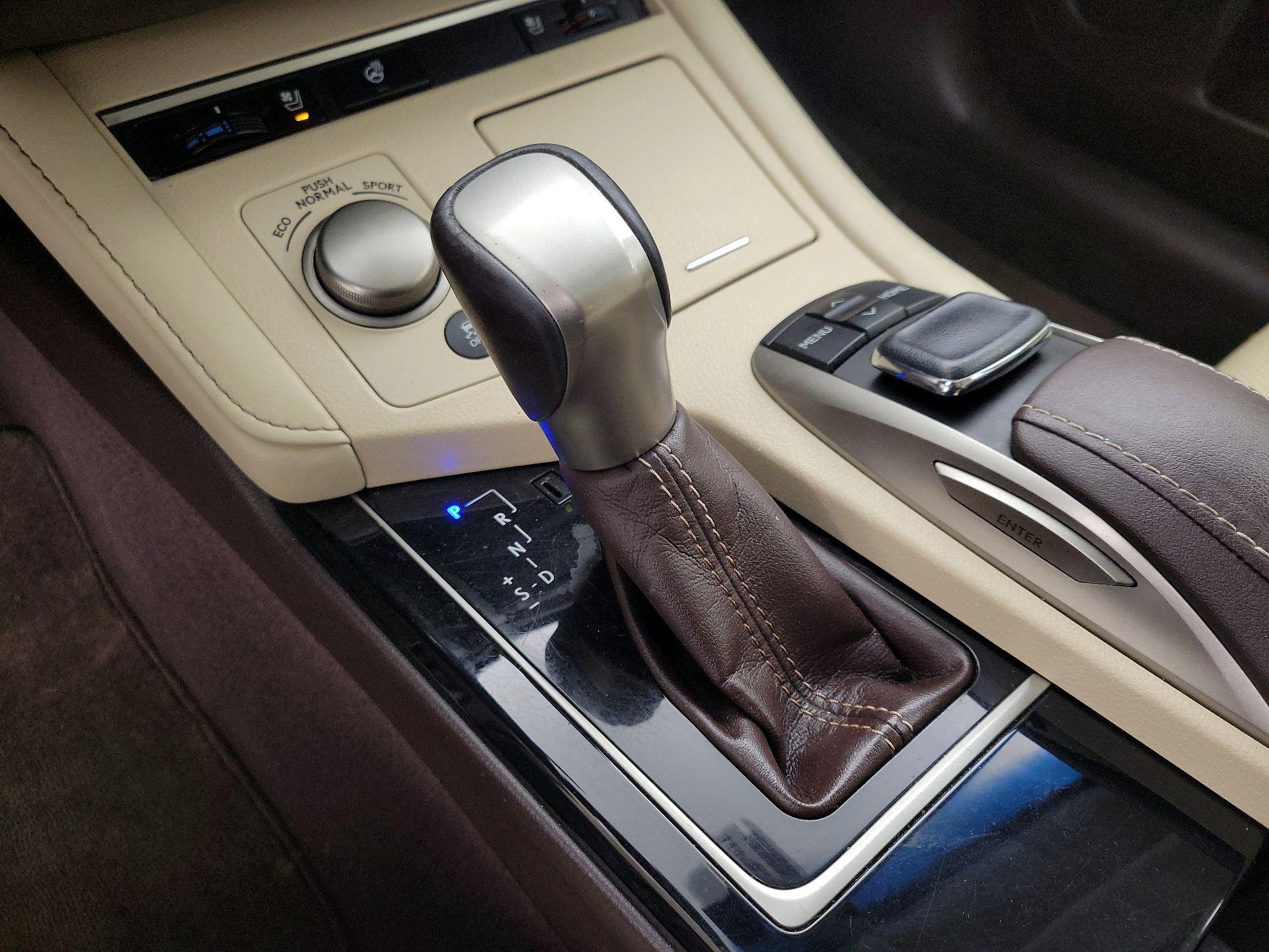 Thumbnail: 2016 Lexus ES - 18