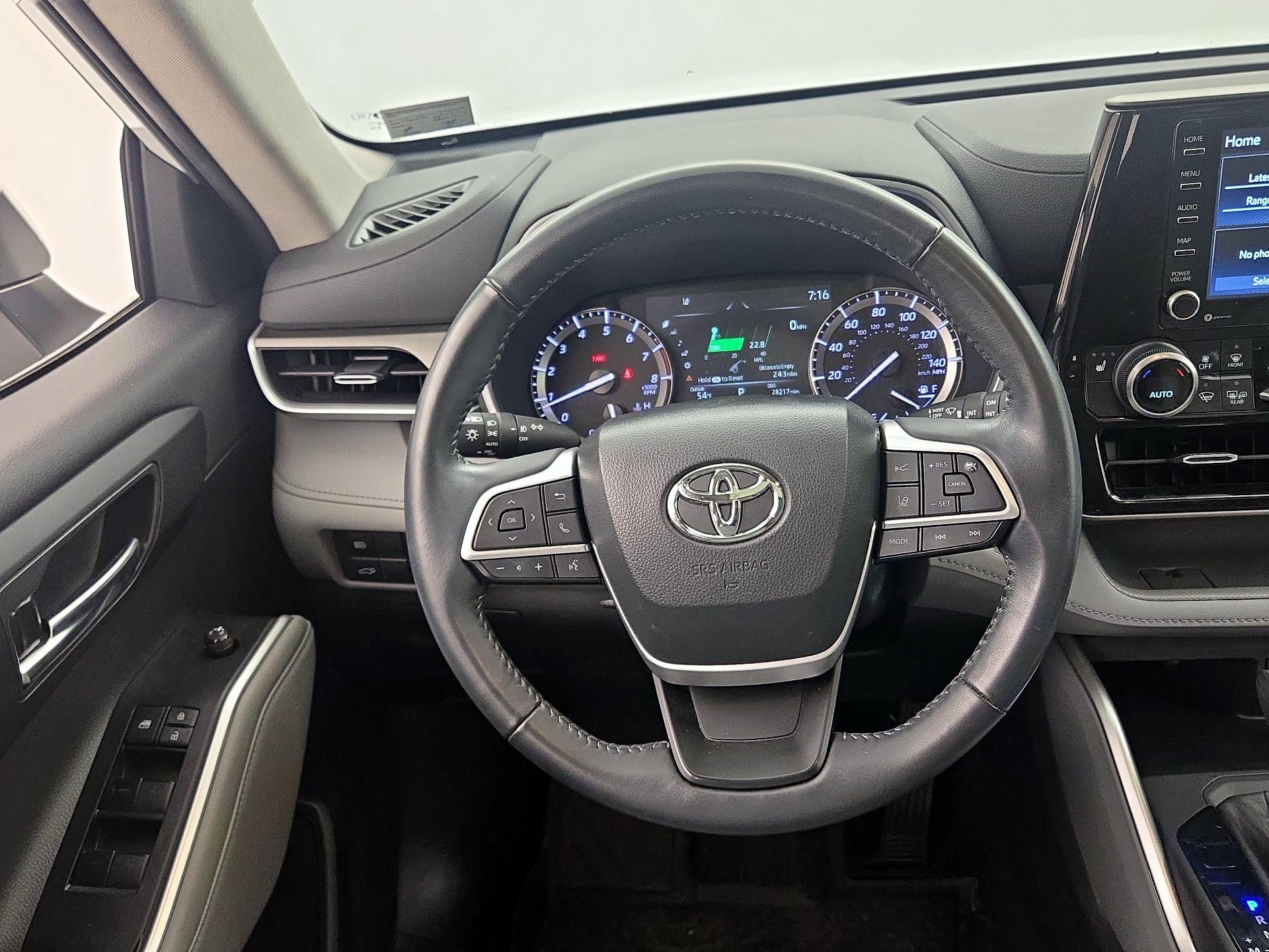 Thumbnail: 2022 Toyota Highlander - 10