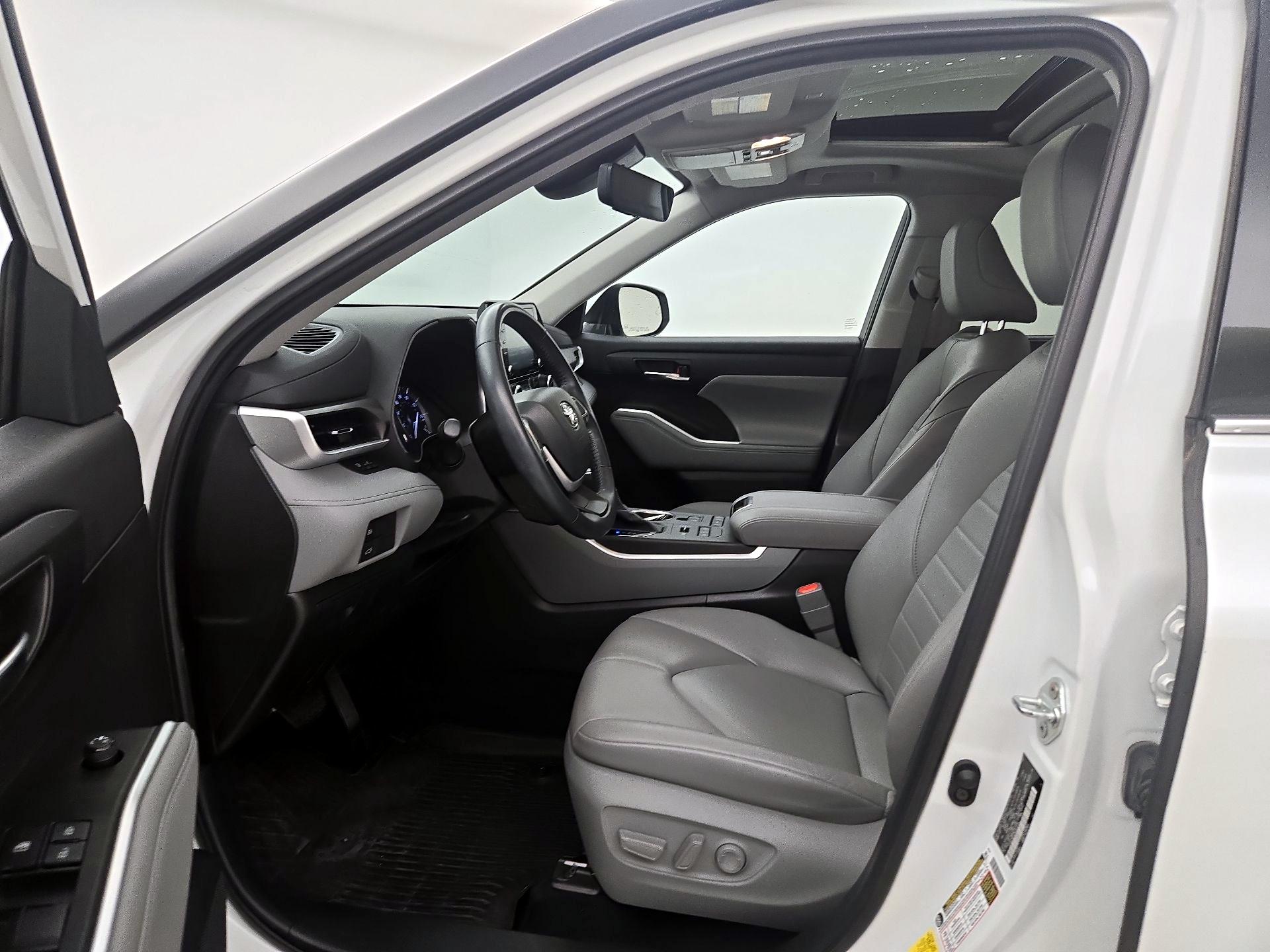 Thumbnail: 2022 Toyota Highlander - 11