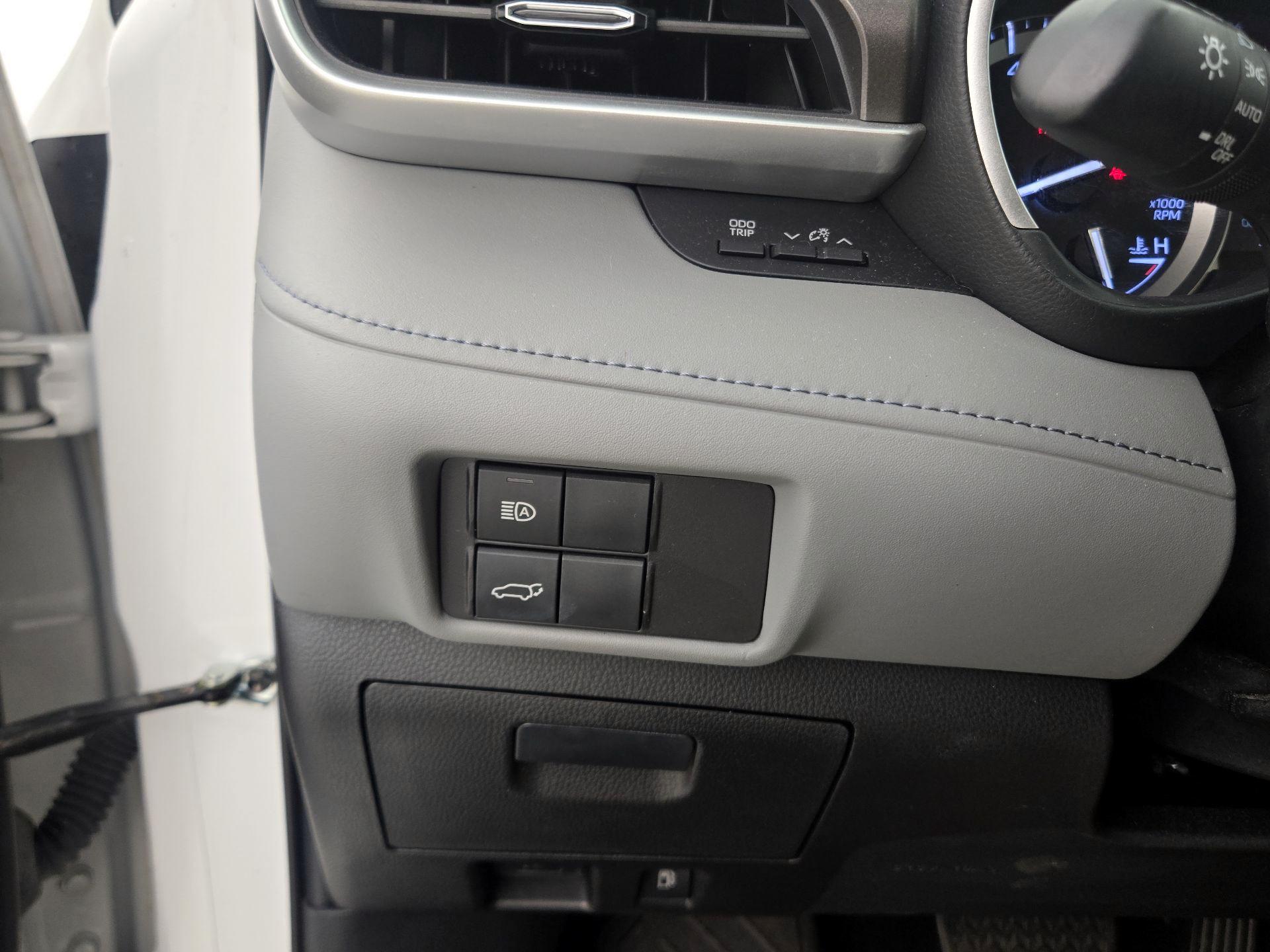 Thumbnail: 2022 Toyota Highlander - 13