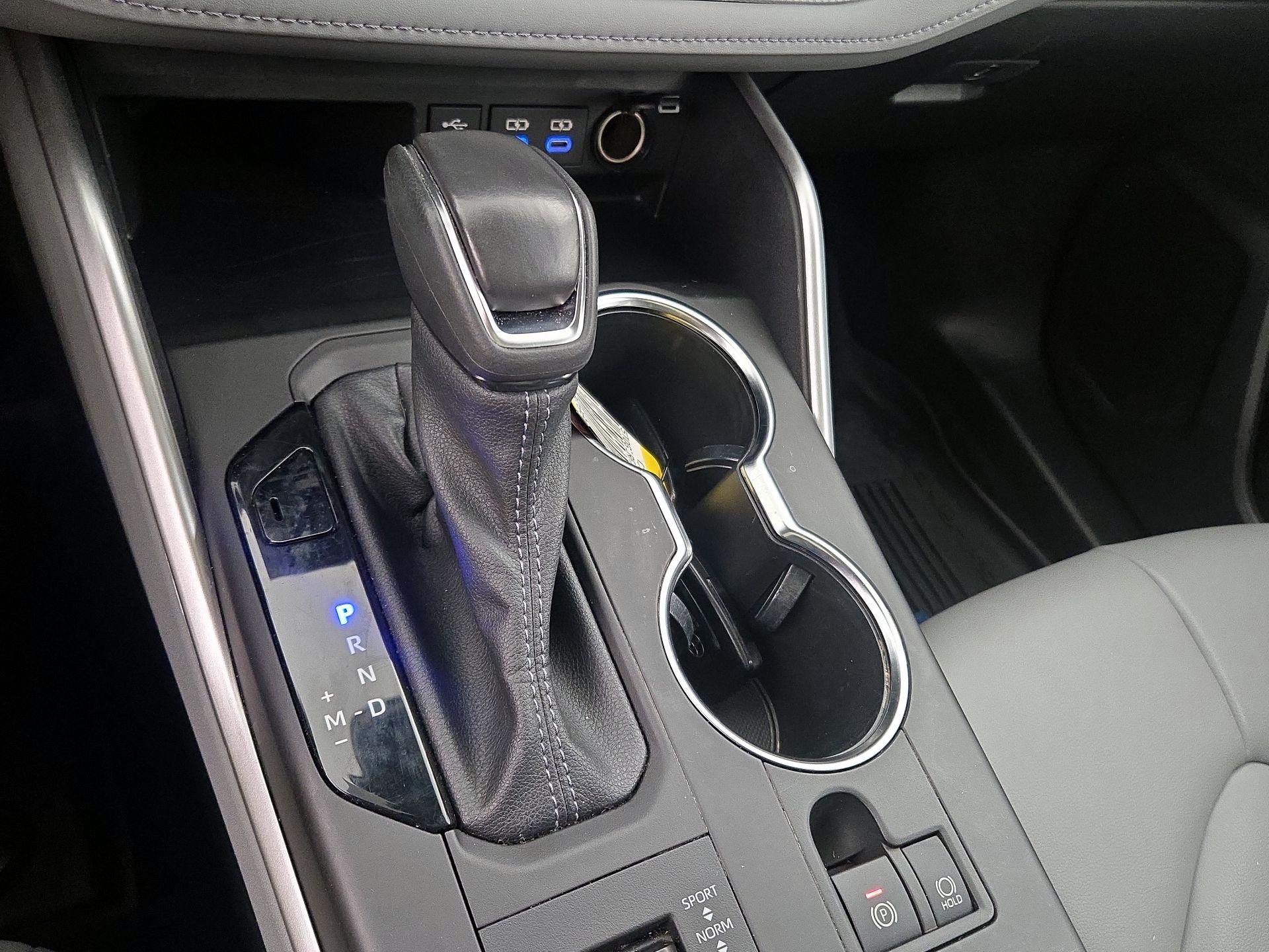 Thumbnail: 2022 Toyota Highlander - 17