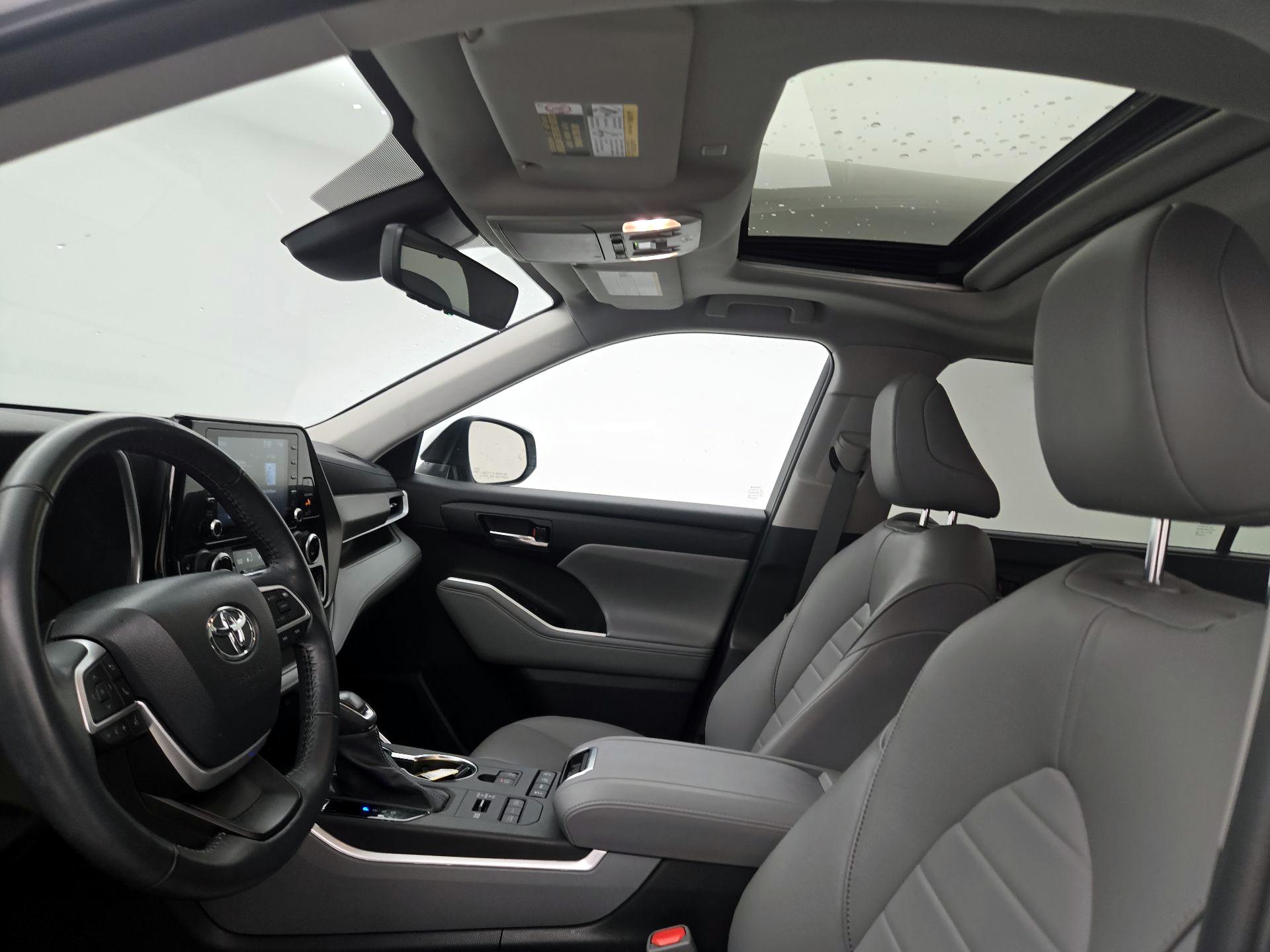 Thumbnail: 2022 Toyota Highlander - 19