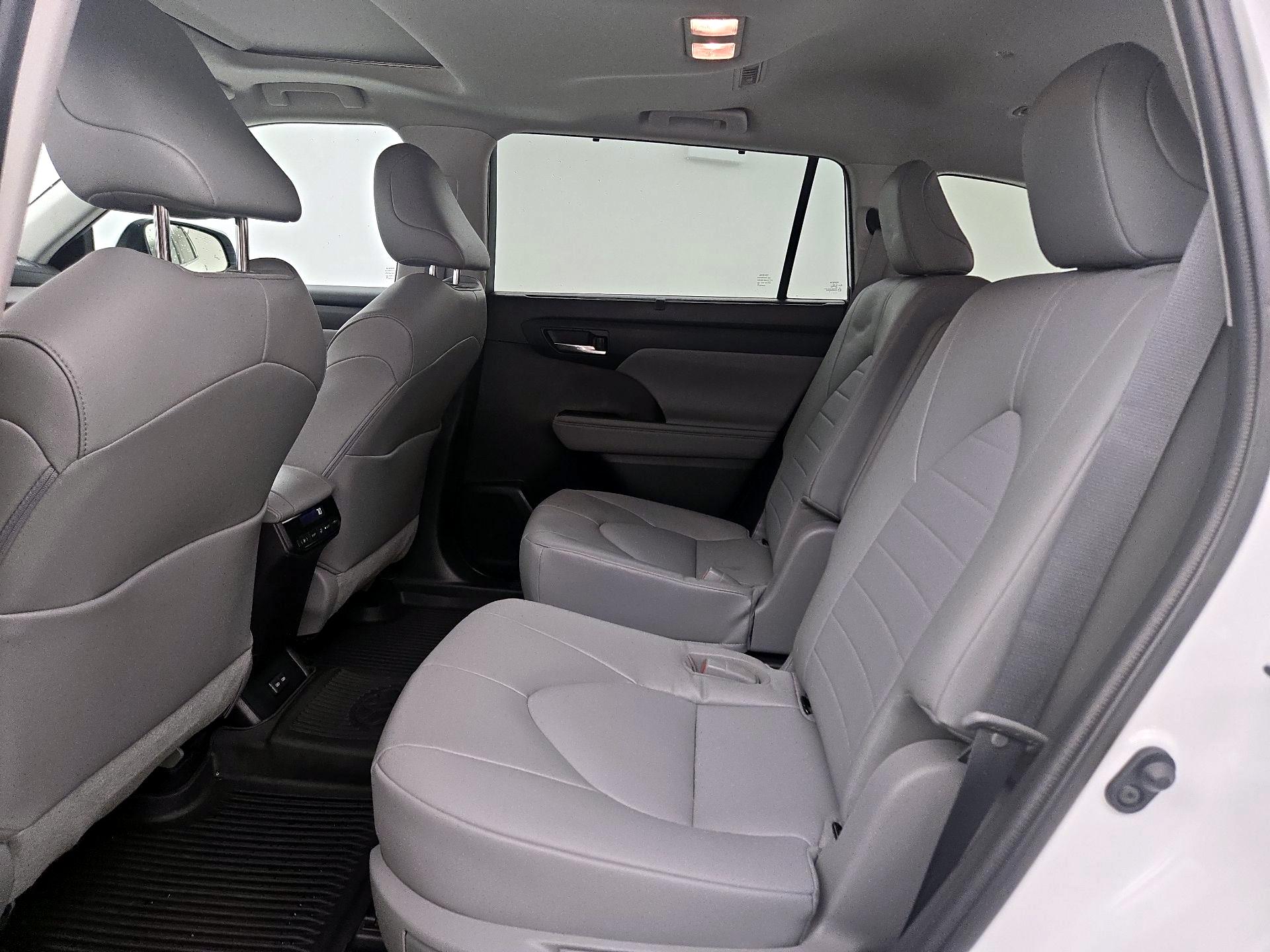 Thumbnail: 2022 Toyota Highlander - 20