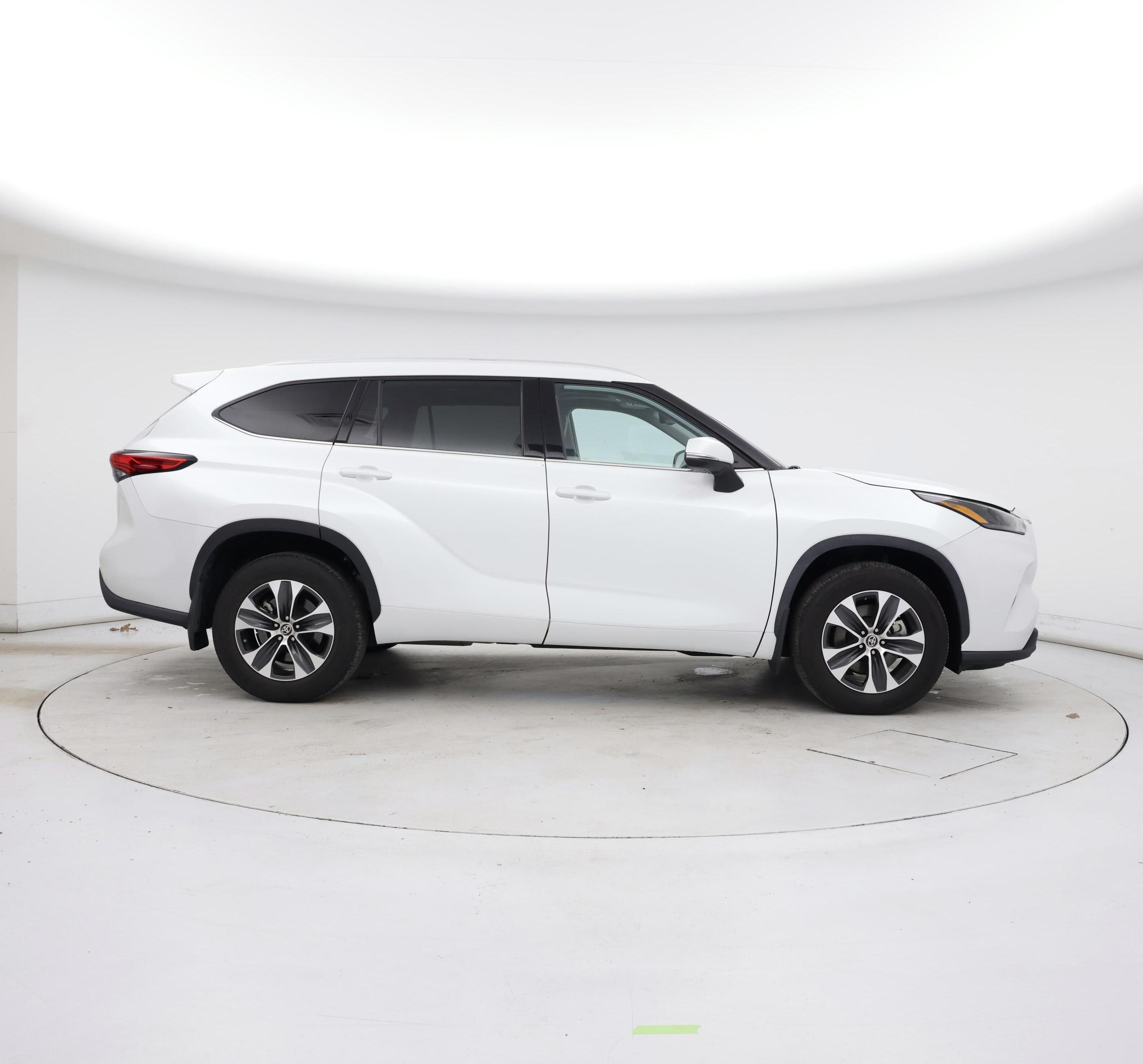Thumbnail: 2022 Toyota Highlander - 7