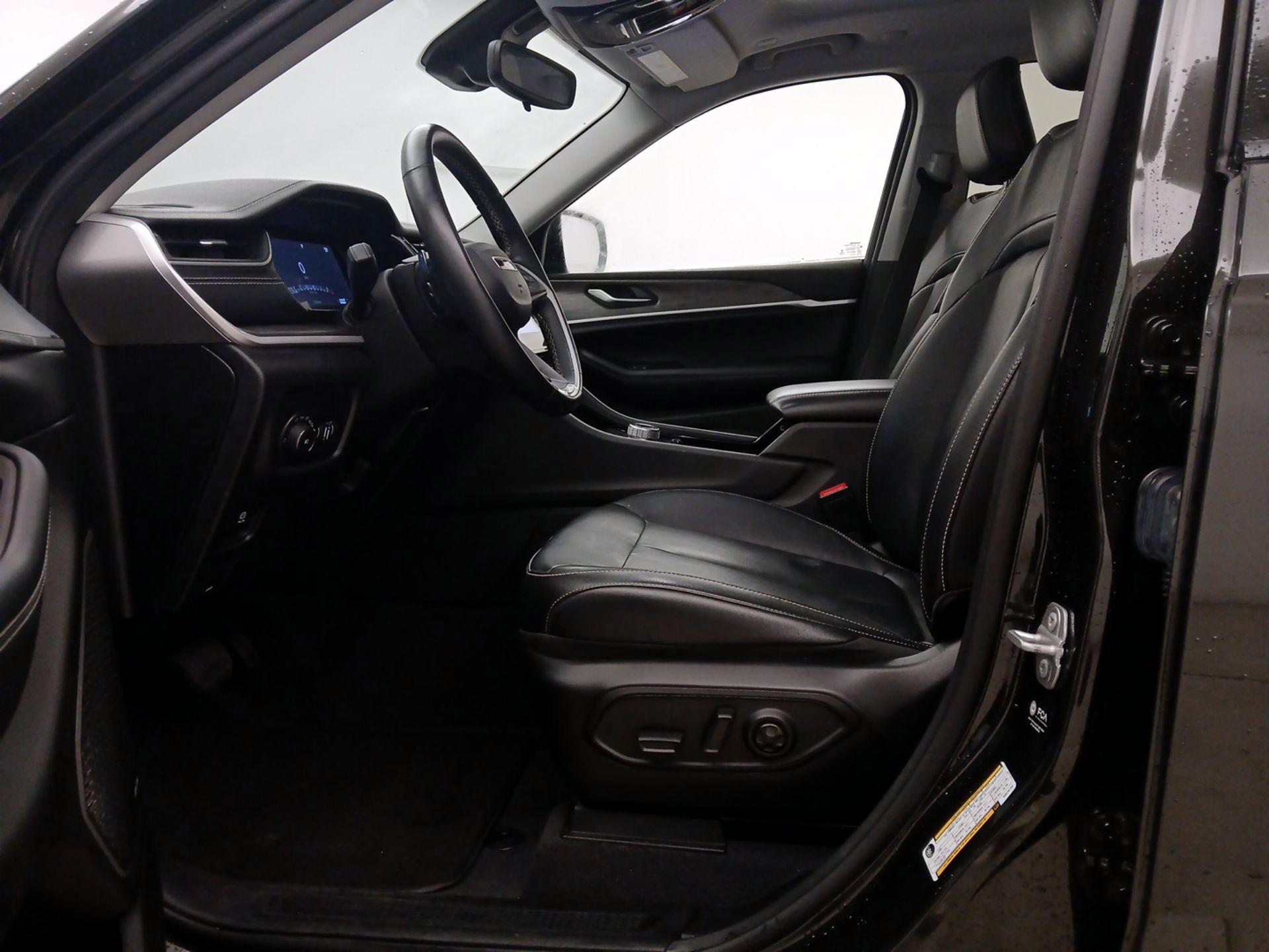 Thumbnail: 2022 Jeep Grand Cherokee L - 11